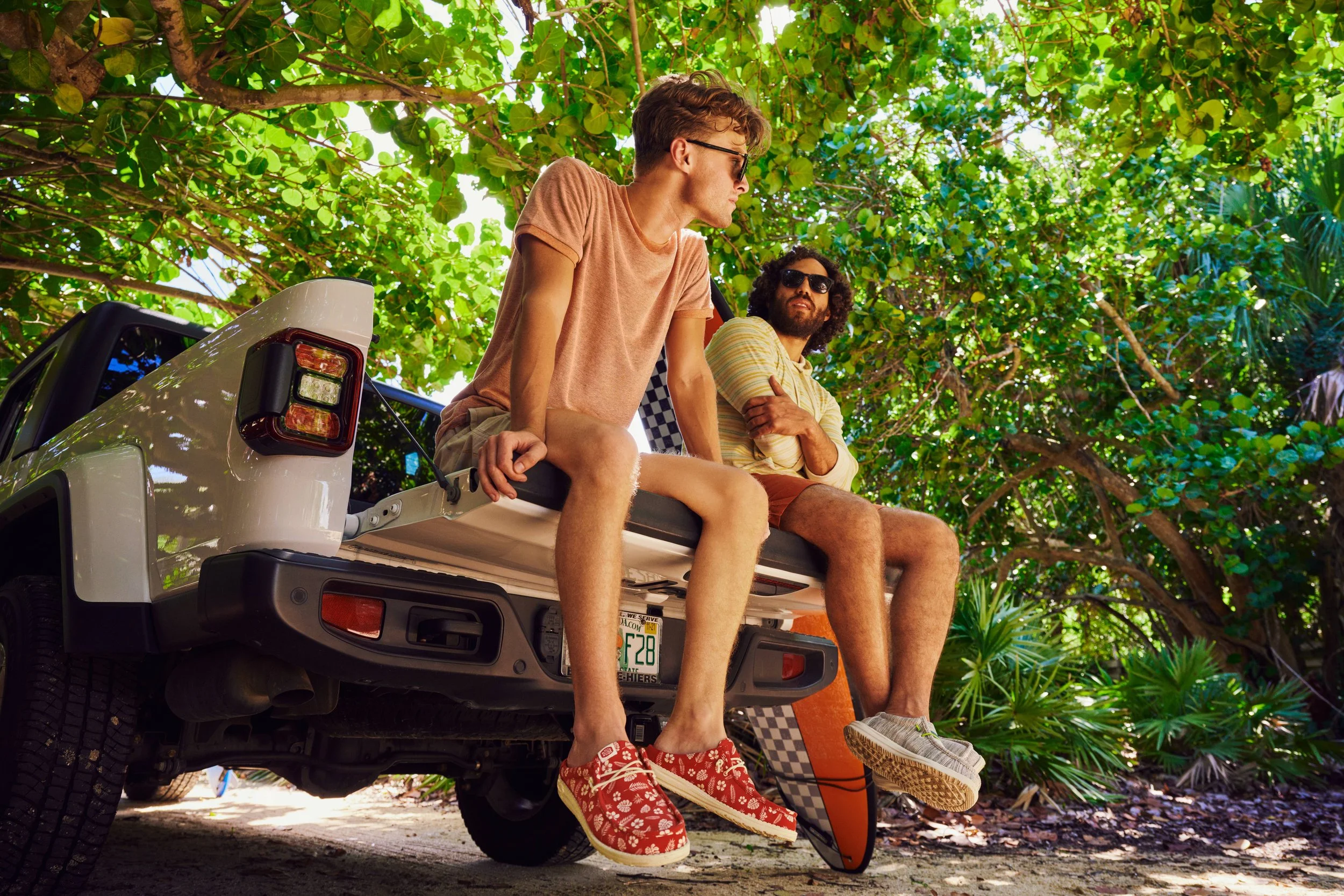 SS24_HEYDUDE_M_SURF 1.jpg