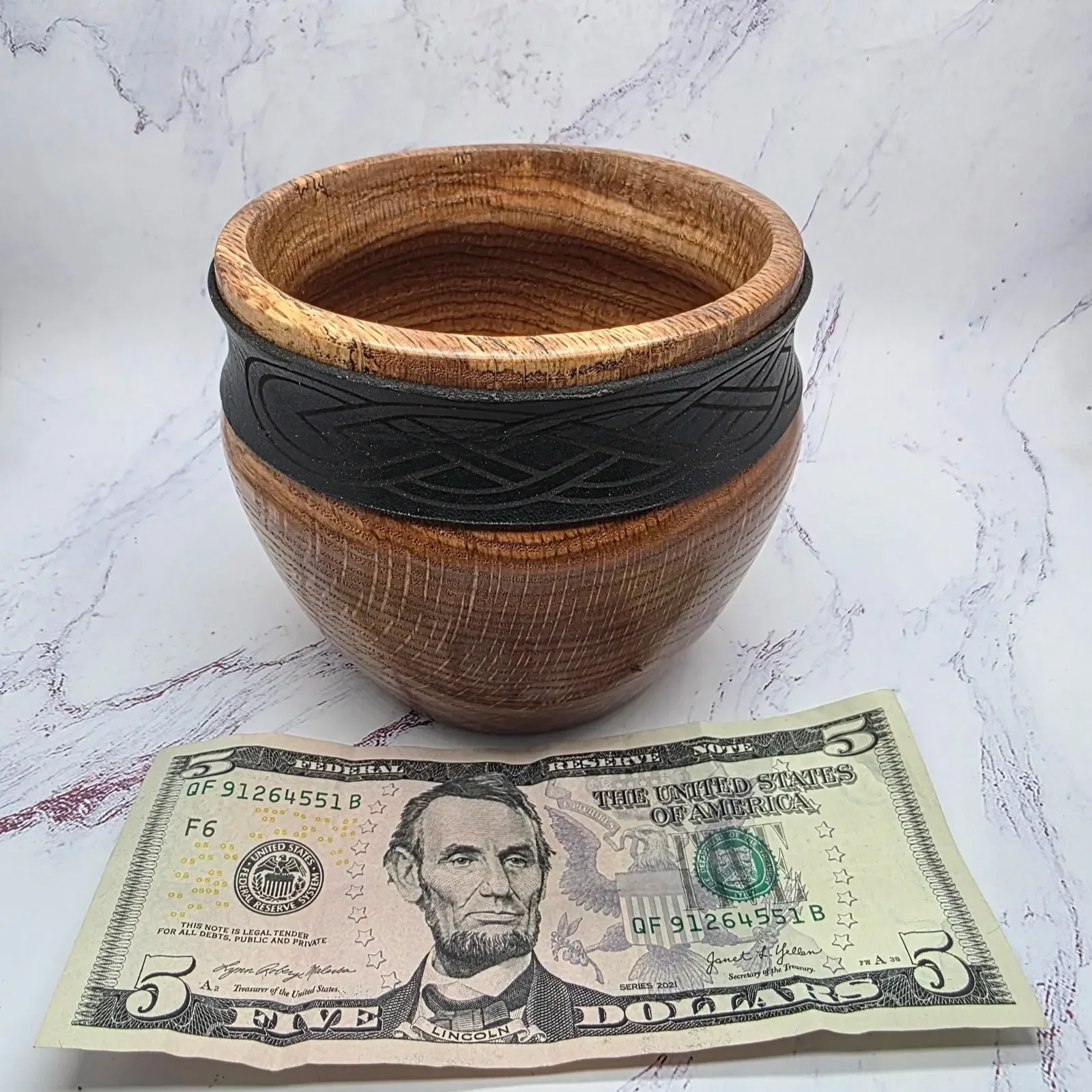 Oak Pot with Leather Celtic Band