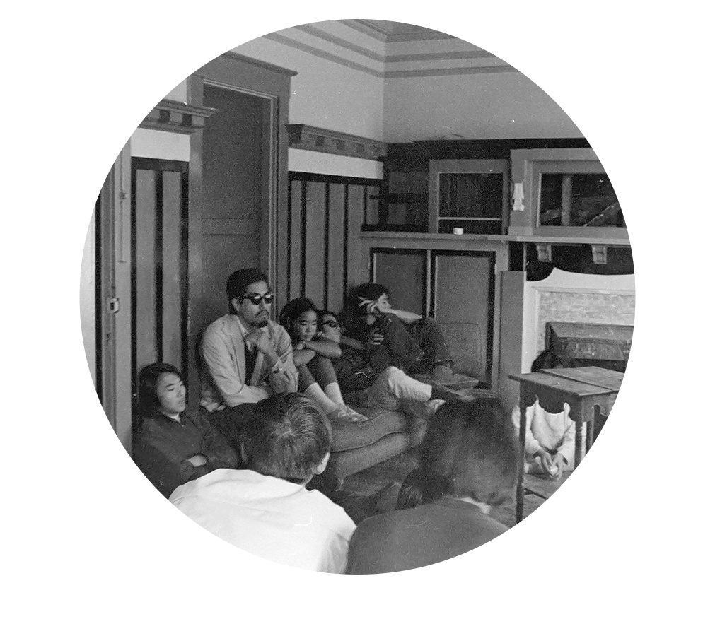 Timeline Photos 1969_circle.png