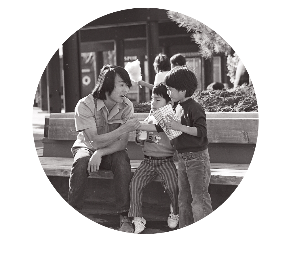 Timeline Photos-1973_circle.png