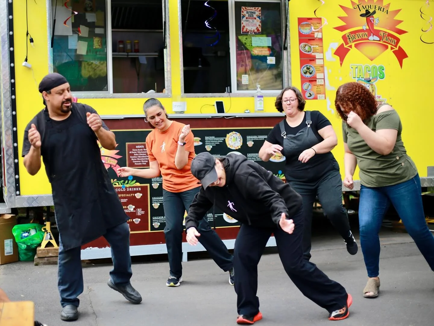 Our autumn fair turned into a dance party thanks to @devinefunkdance. Even Roger from @taqueriabravostaco had to show off his moves 🕺🏼!

#pdxcommunity #sedivision #thingstodopdx #pdxdance #weekendfun