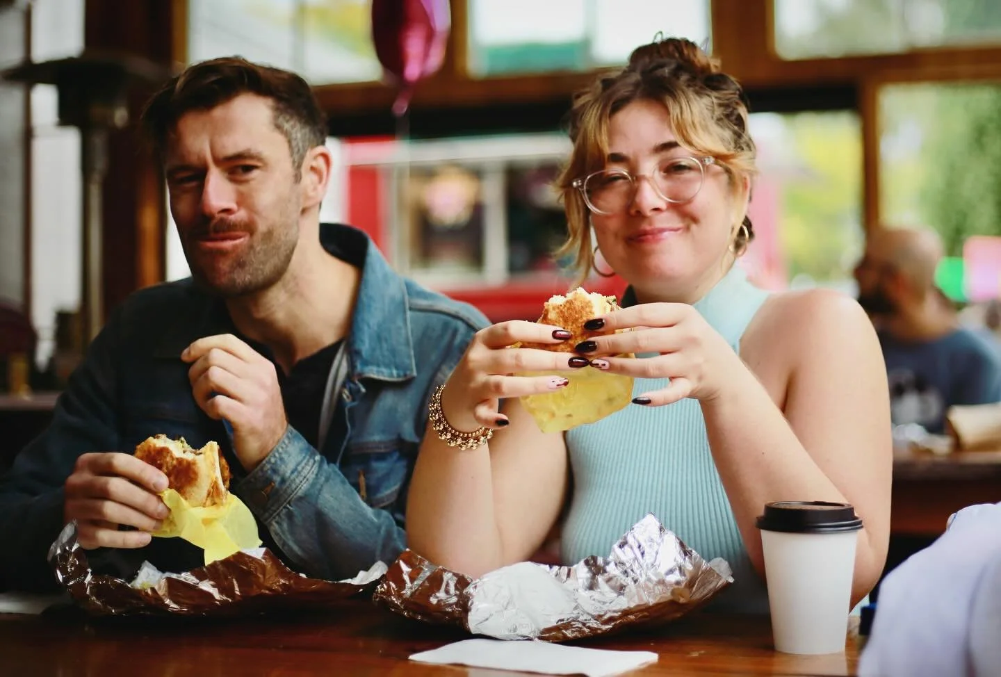 Start the day with your favorite person and a breakfast sandwich from @sunrisecopdx. They always put the pep in our step! ☕️🥪

#brunchpdx #coffeepdx #portlandmornings #sedivision  #seportland #coveredpatio