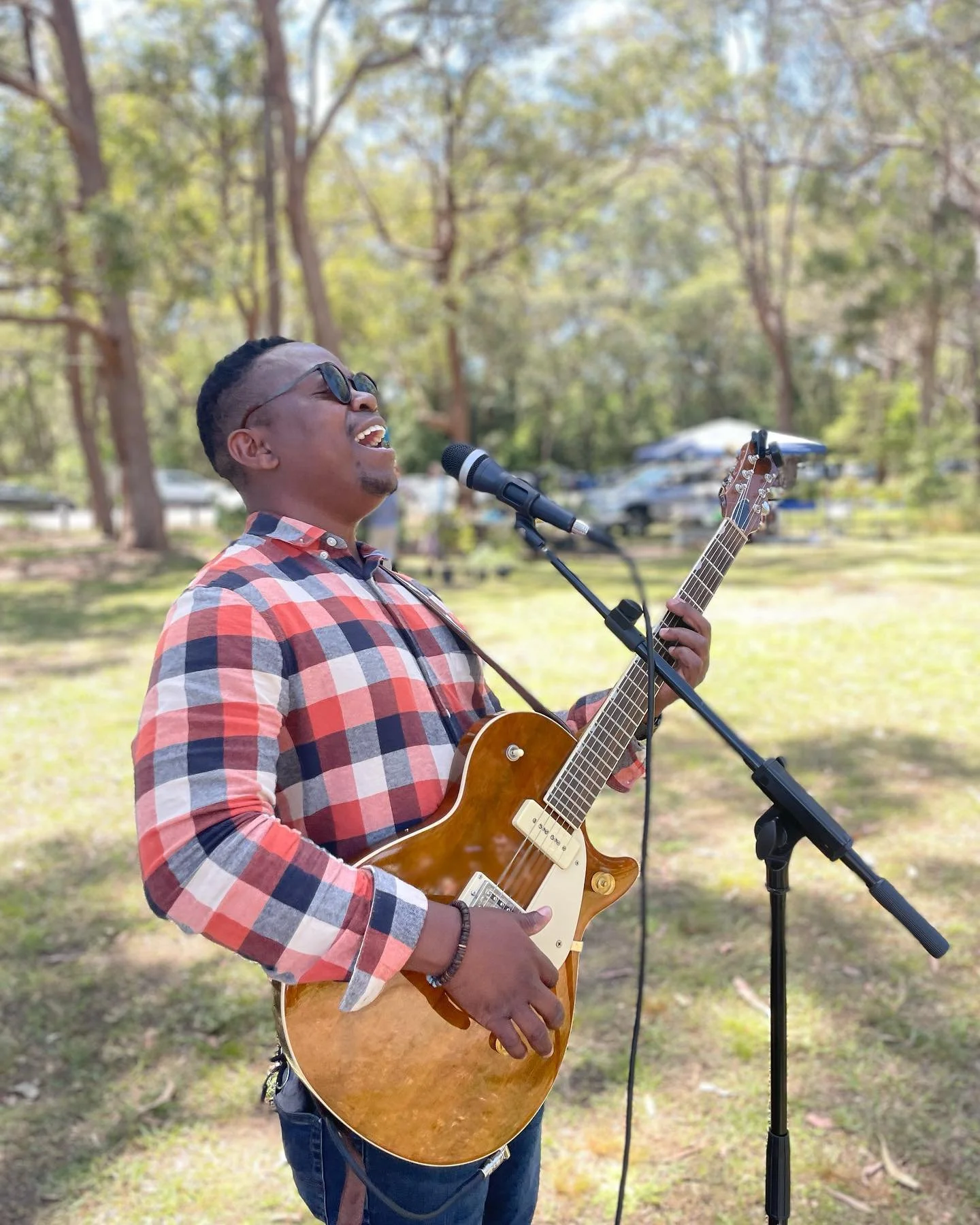 Live Music with Tlarmon