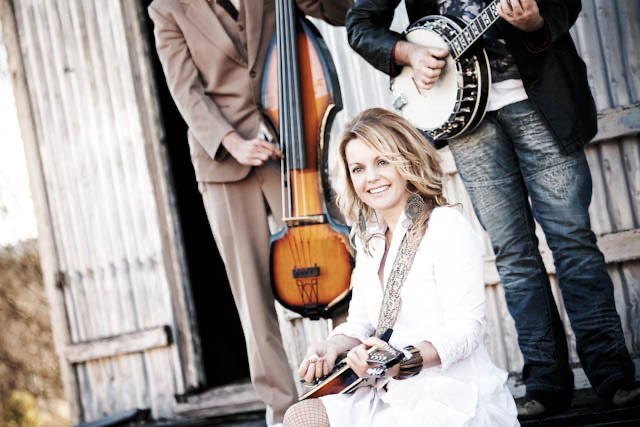 Live Music with Vanessa Lea & Road Train