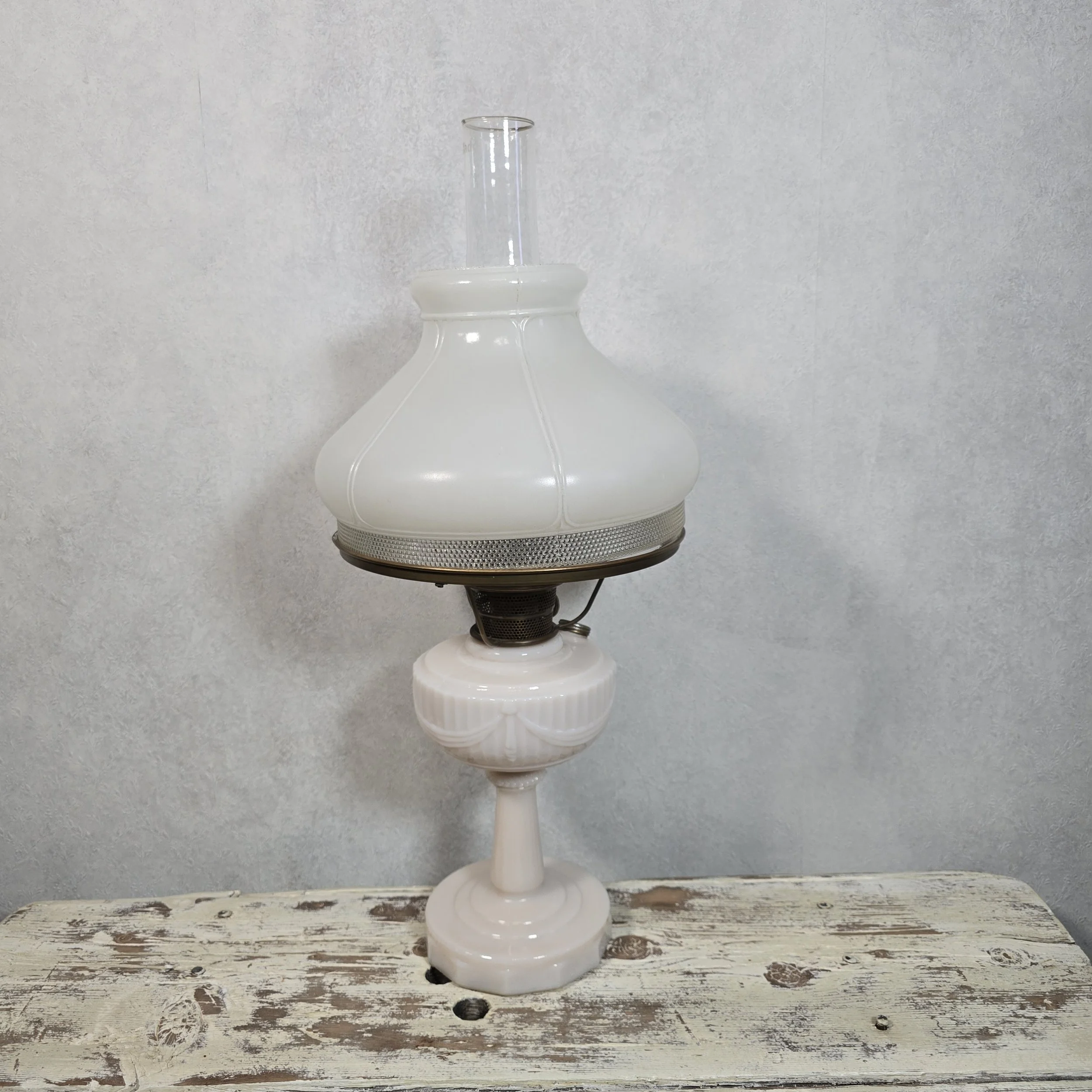 Alladin pink Lincoln drape lamp.  No cracks or chips, in excellent shape.  $180