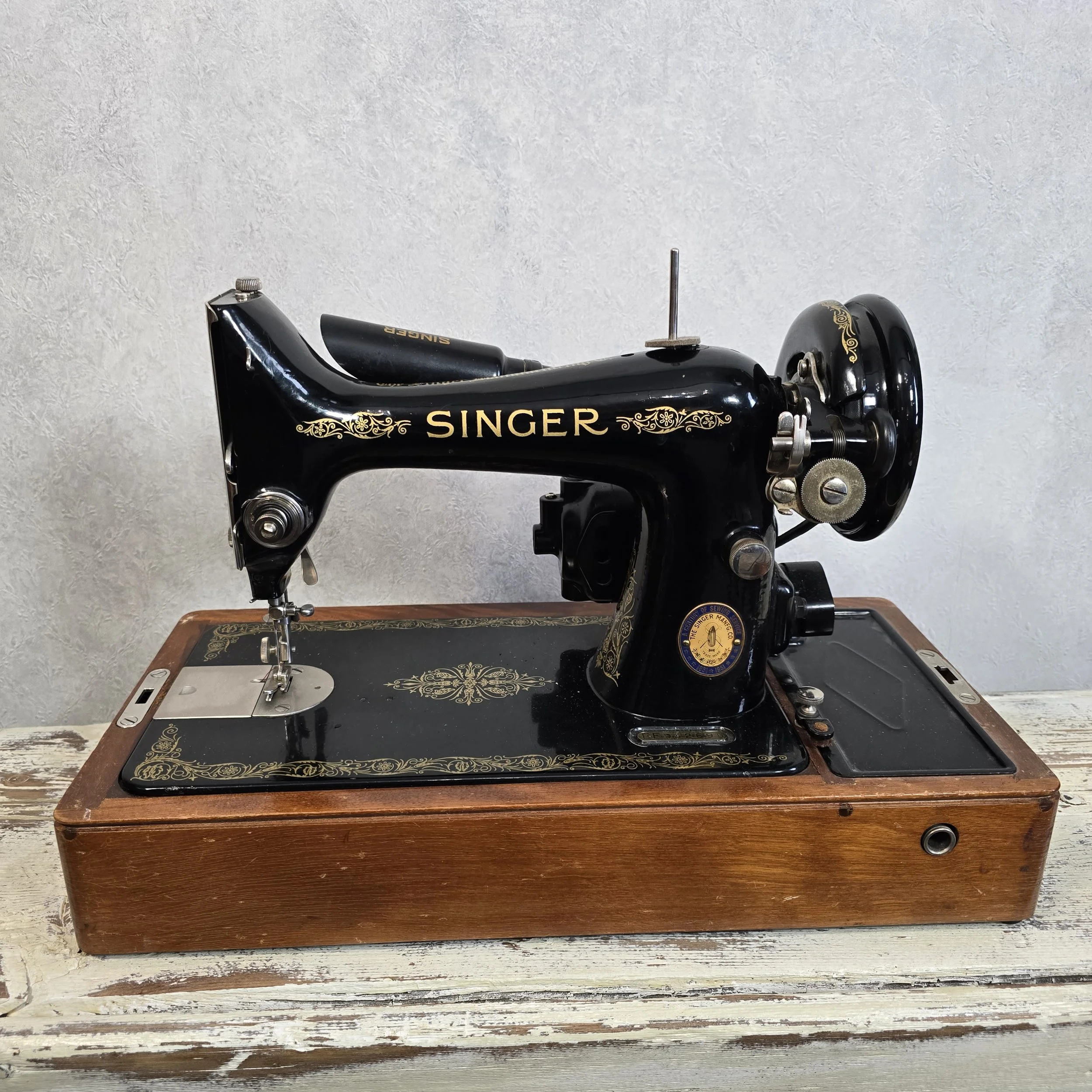 Electric singer sewing machine with case.  No cord.  $120
