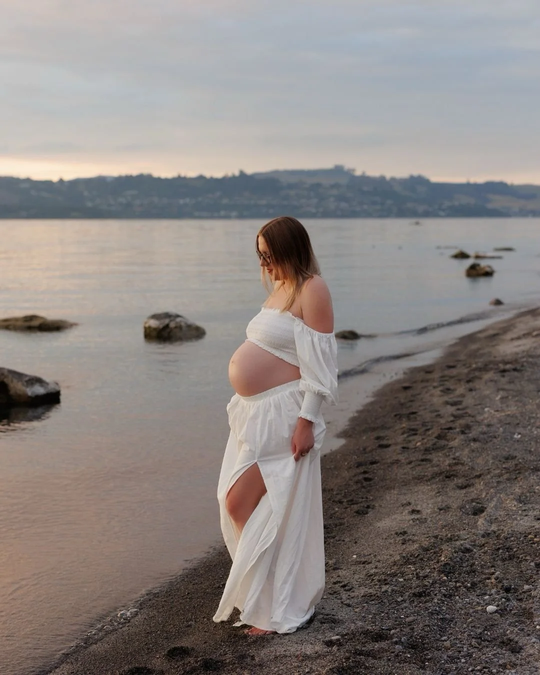When the light hits beautifully on the lakeshores and your clients trust your vision. 🤍 Jess &amp; Caden thank you so much for trusting me with this beautiful chapter in your lives.

#maternityphotographer #taupo #waikatoportraitphotographer #laketa