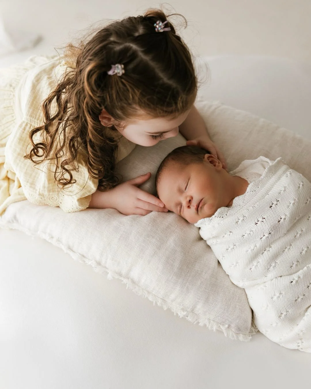 When you have a baby brother but big sister steals the show with just how adorable she is! 

Just adored meeting this beautiful loving family in my studio space, where time slows down and you just get to sit and be present with one another.