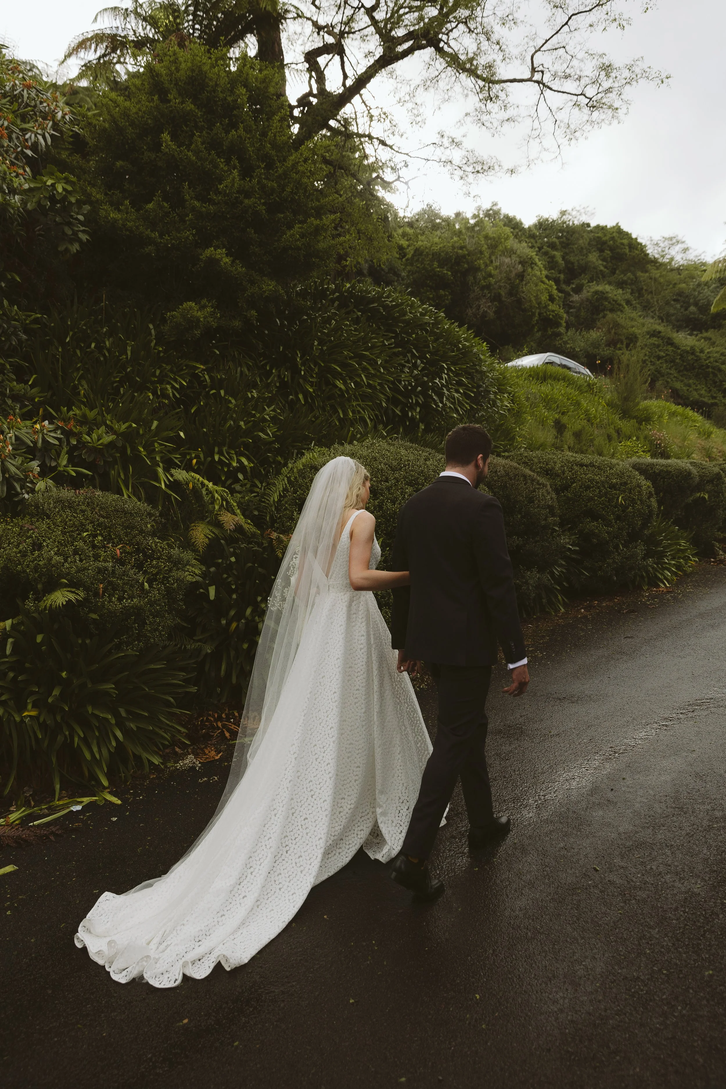 Taupo Weddings, Bride & Groom Taupo, Oreti Village Weddings, Bride & Groom walking down driveway