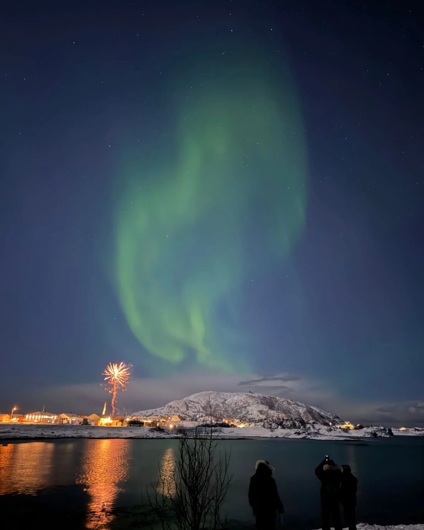 Soaring above Troms&oslash;&rsquo;s snowy skyline, the Northern Lights danced across the Arctic sky as the New Year began. 💚✨ In this magical corner of Northern Norway, winter nights glow with emerald ribbons of aurora, reflecting off icy waters and