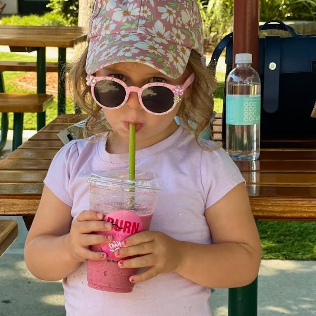 MOOD all summer long 🪷😎 
Tell your friends 🗣️FREE CLASS when you purchase a BURN SMOOTHIE @sunlifeorganics 🪷
#HEALTHY #GIRL #SUMMER #losangeles