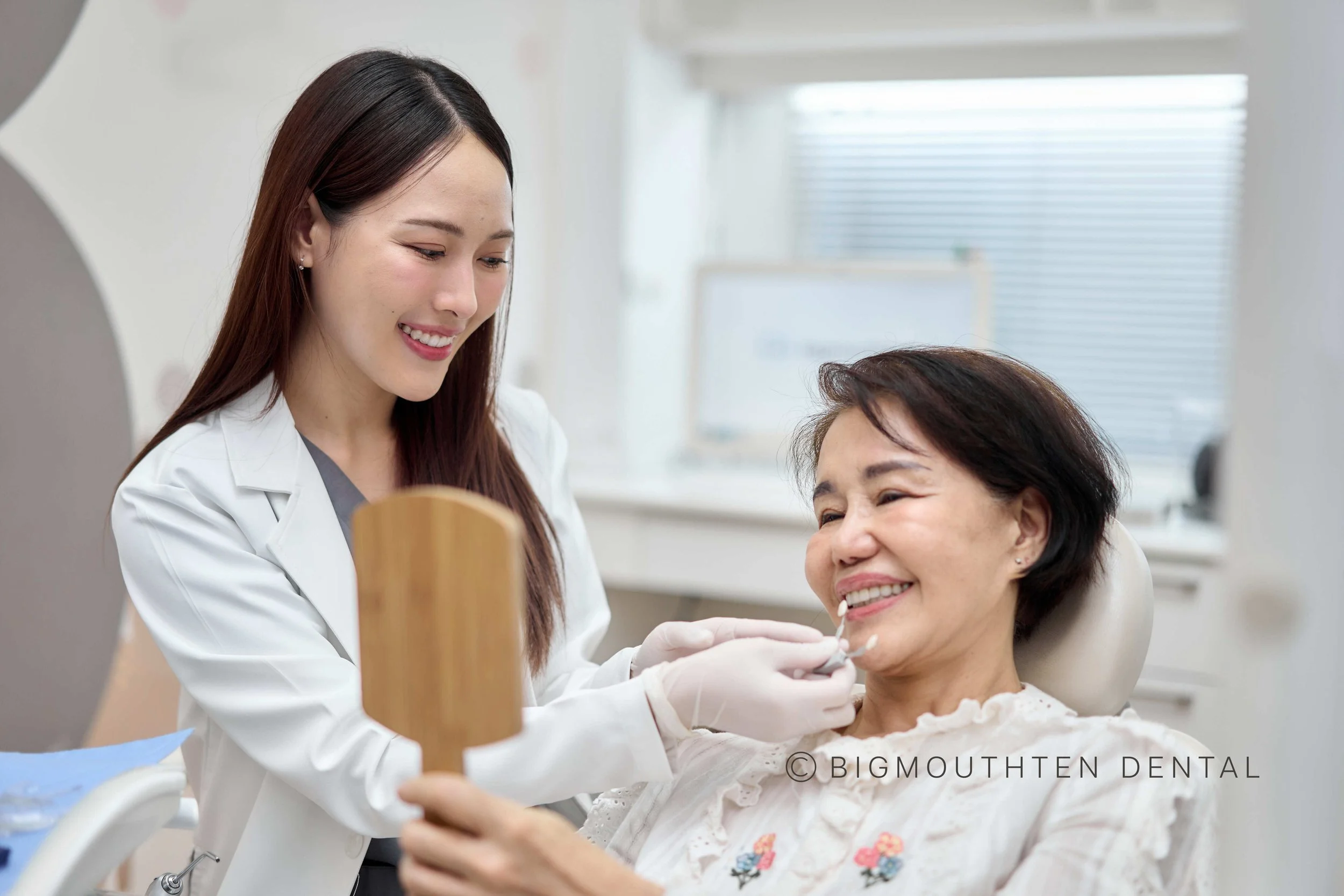 Team of dental specialists at Bigmouthten Dental Clinic Chiang Mai, including orthodontists, oral surgeons, pediatric dentists, prosthodontists, and general dentists