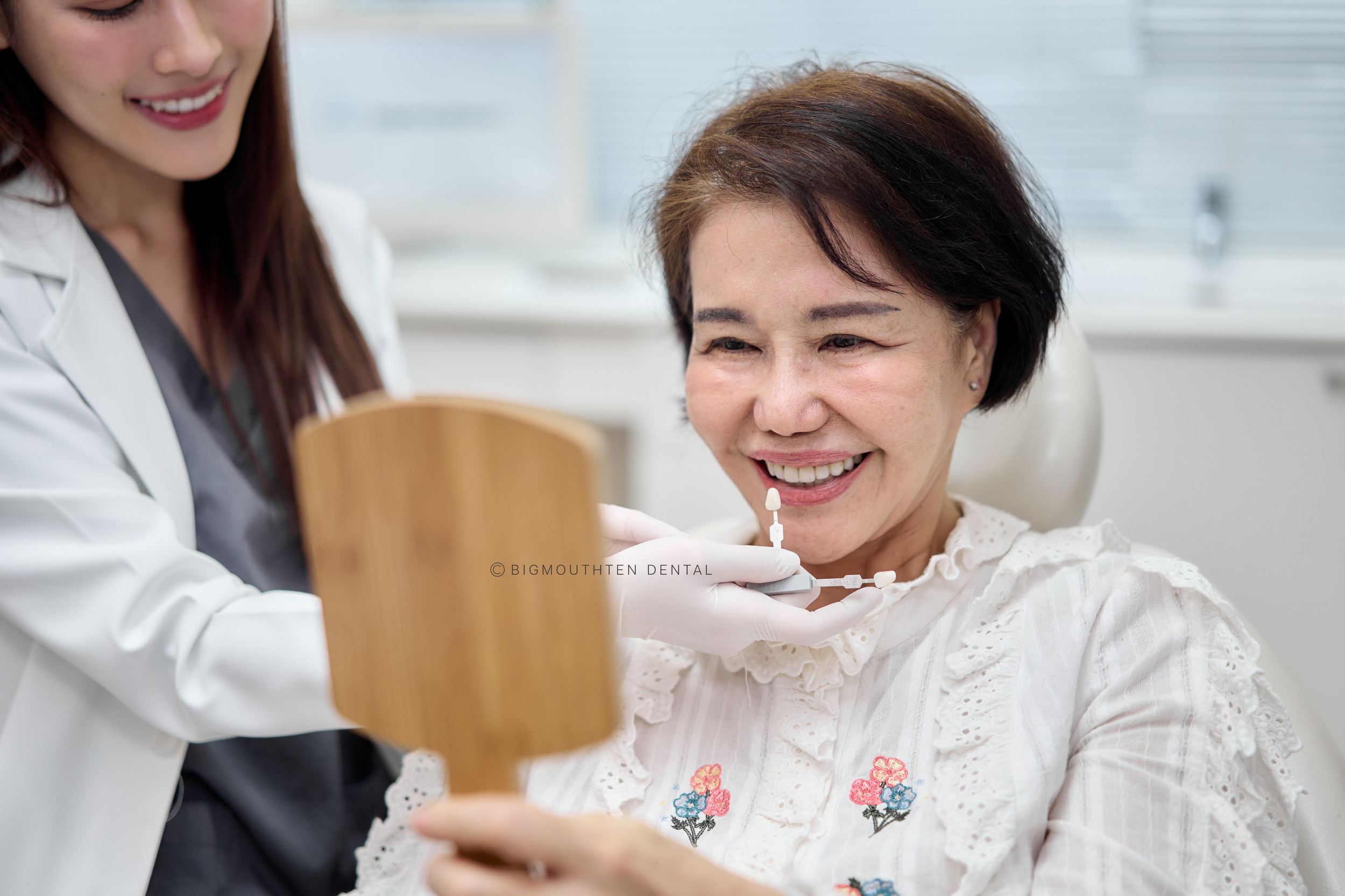 รอยยิ้มมั่นใจหลังใส่สะพานฟัน เชียงใหม่ | confident smile after dental bridge chiangmai