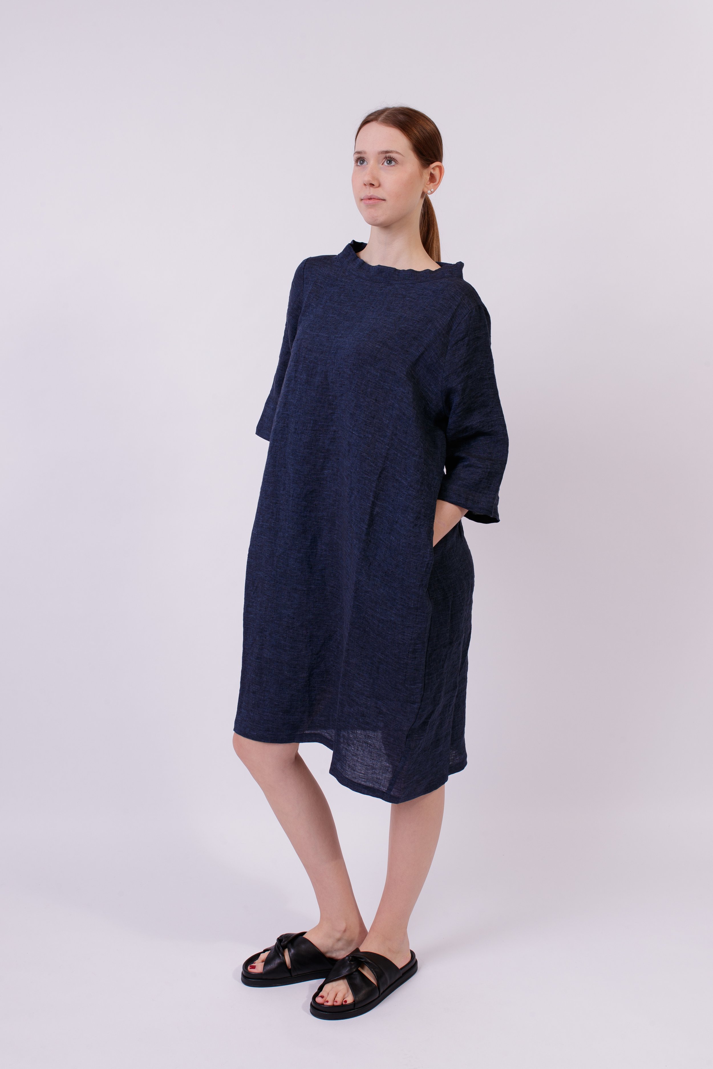 Sommerliches Kragenkleid aus gewaschenem Leinen Art. 126K05