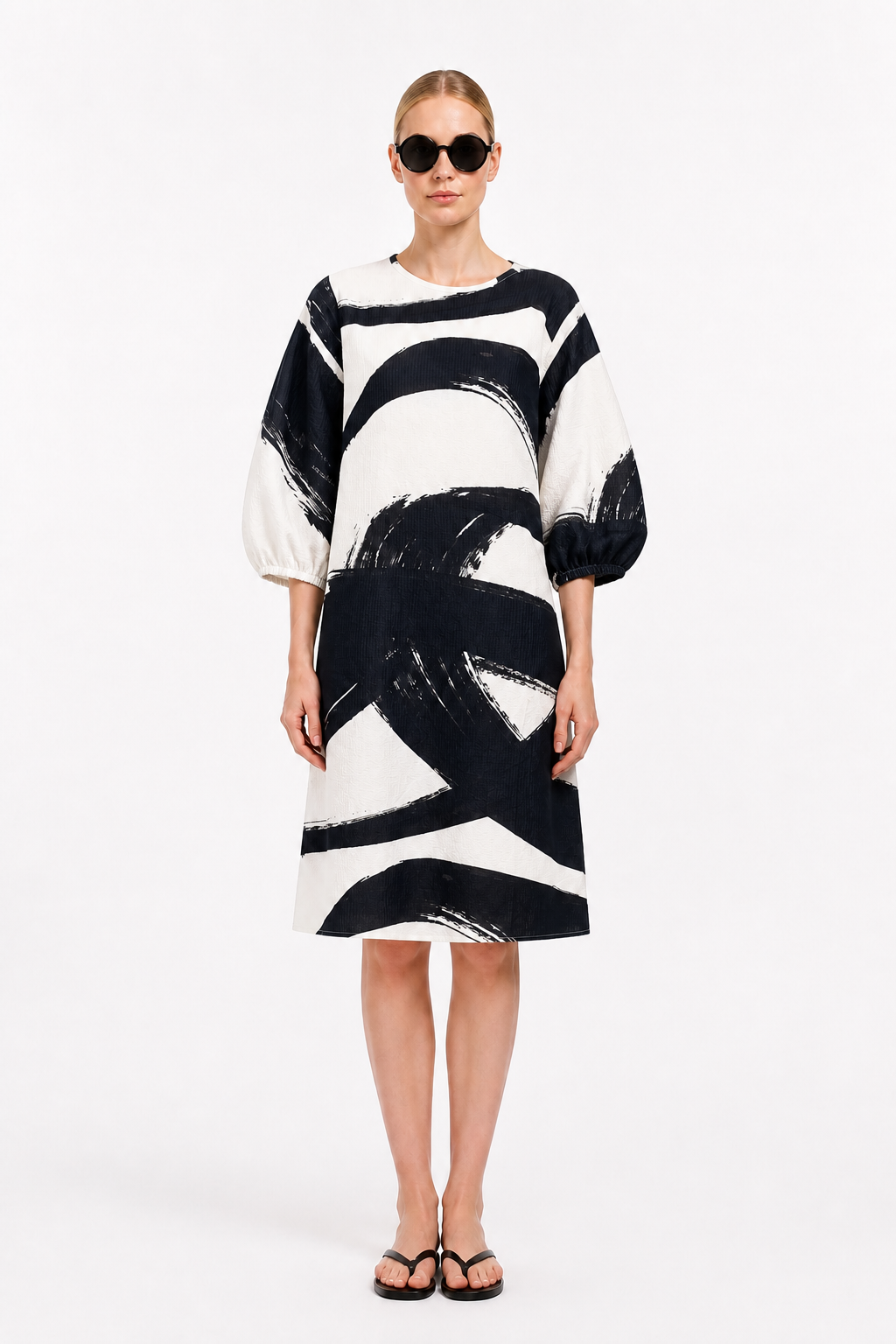 Leichtes Sommerkleid mit coolem Print Art. 126K18