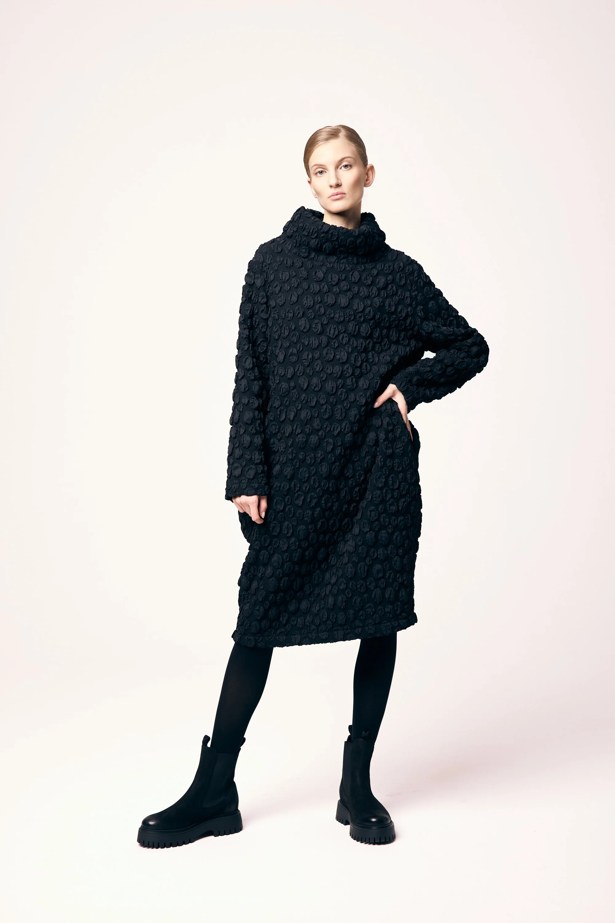226K03 Elastic Dots Kragenkleid