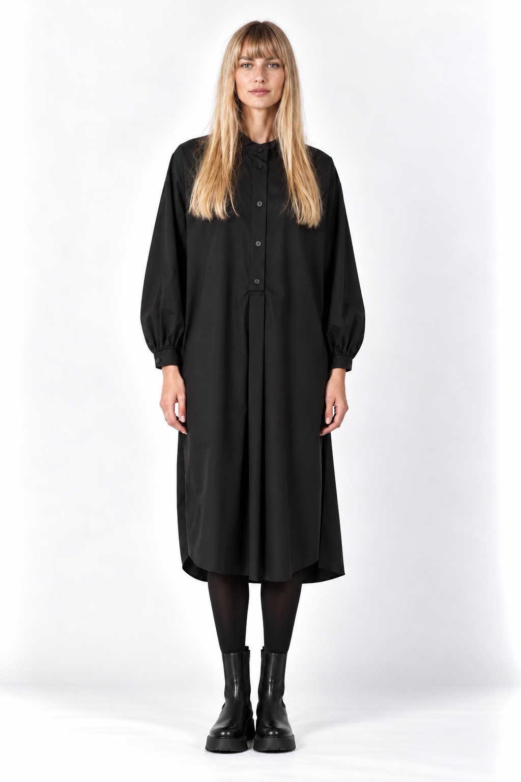 226B08 Super lässiges Longhemd-Kleid aus Cotton Stretch NERO