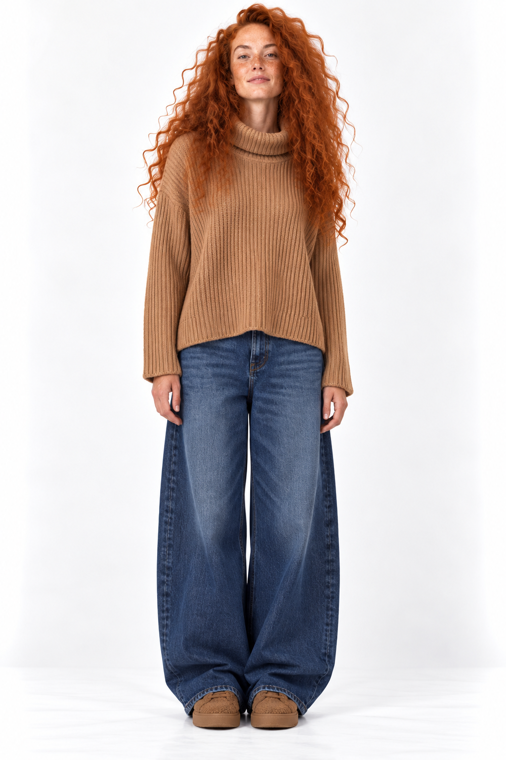 226P17 Lässiger Rippenpulli mit Rollkragen aus Merinowool CAMEL