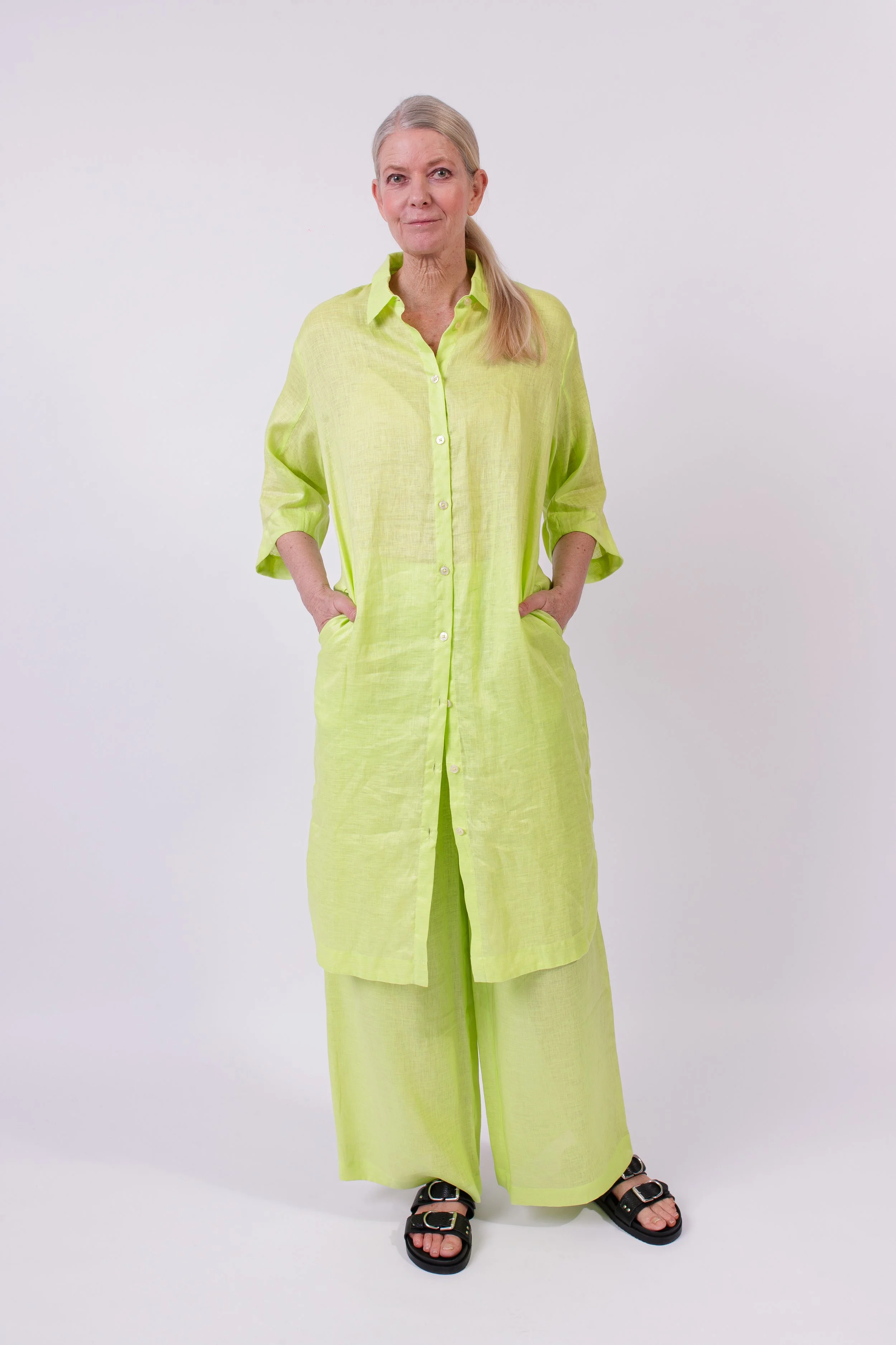 Schönes Sommer Longhemd aus Leinen Art. 124B01