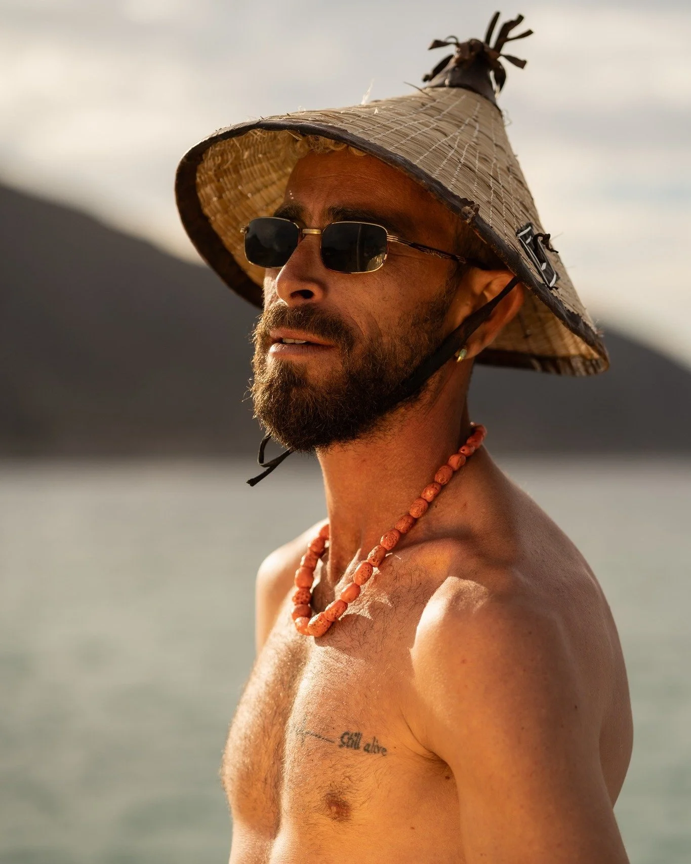 Un gioiello non &egrave; mai solo un oggetto. 
Nasce da una pietra scelta con attenzione, da un frammento di corallo che ha attraversato il mare, da mani che lavorano in silenzio.� 
Nasce per una persona sola, non per molte.

💎 @salvatore_aleo_favig