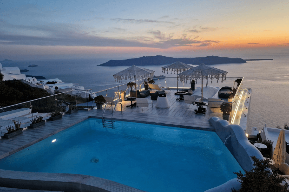 Your 2025 Galaxy Suites & Villas Santorini Guide: Romance in Imerovigli