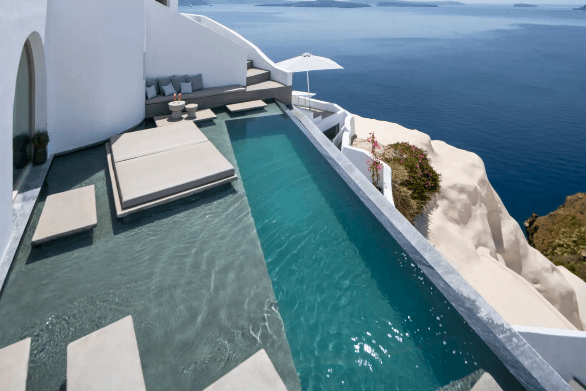 Echoes Luxury Suites in Oia with a private infinity pool on the caldera above the Aegean