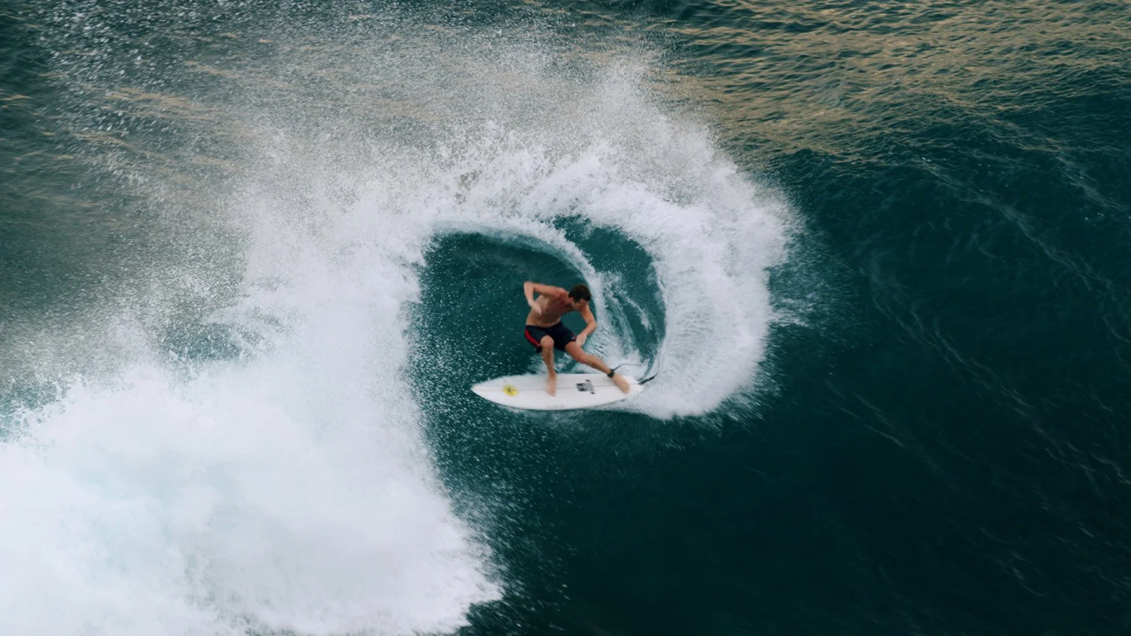 Jesse Mendes Joins 2025 Lineup forFour Seasons Maldives Surfing Champions Trophy at Four Seasons Resort Maldives at Kuda Huraa
