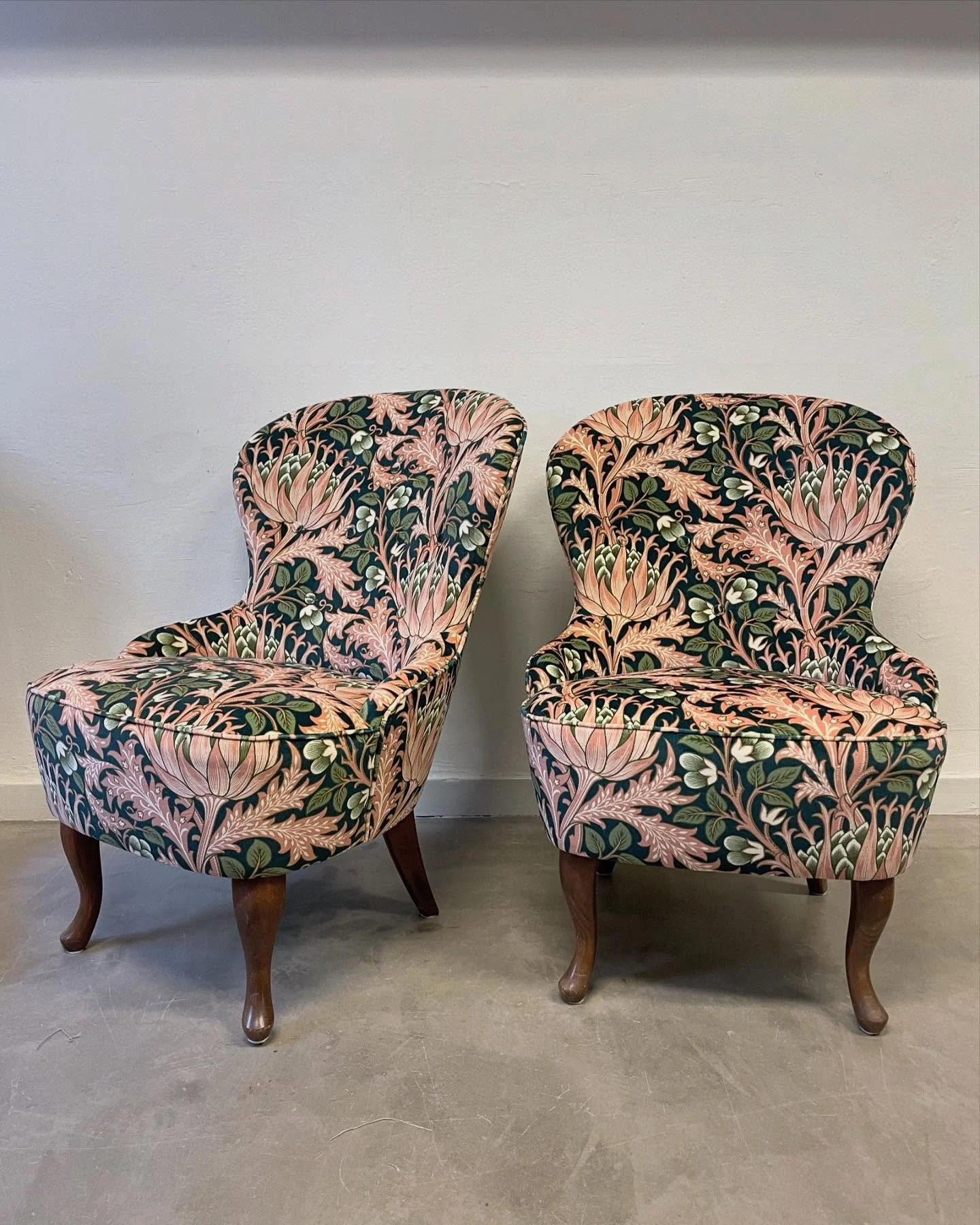 2025- ett &aring;r, tre lokaler, en ny kollega och en massa roliga m&ouml;bler och projekt! Tack tack tack till alla kunder f&ouml;r att ni l&aring;ter oss h&aring;lla p&aring;, utan er ingenting!&hearts;️ 

1-3 &aring;rets f&ouml;rsta f&ouml;r &arin