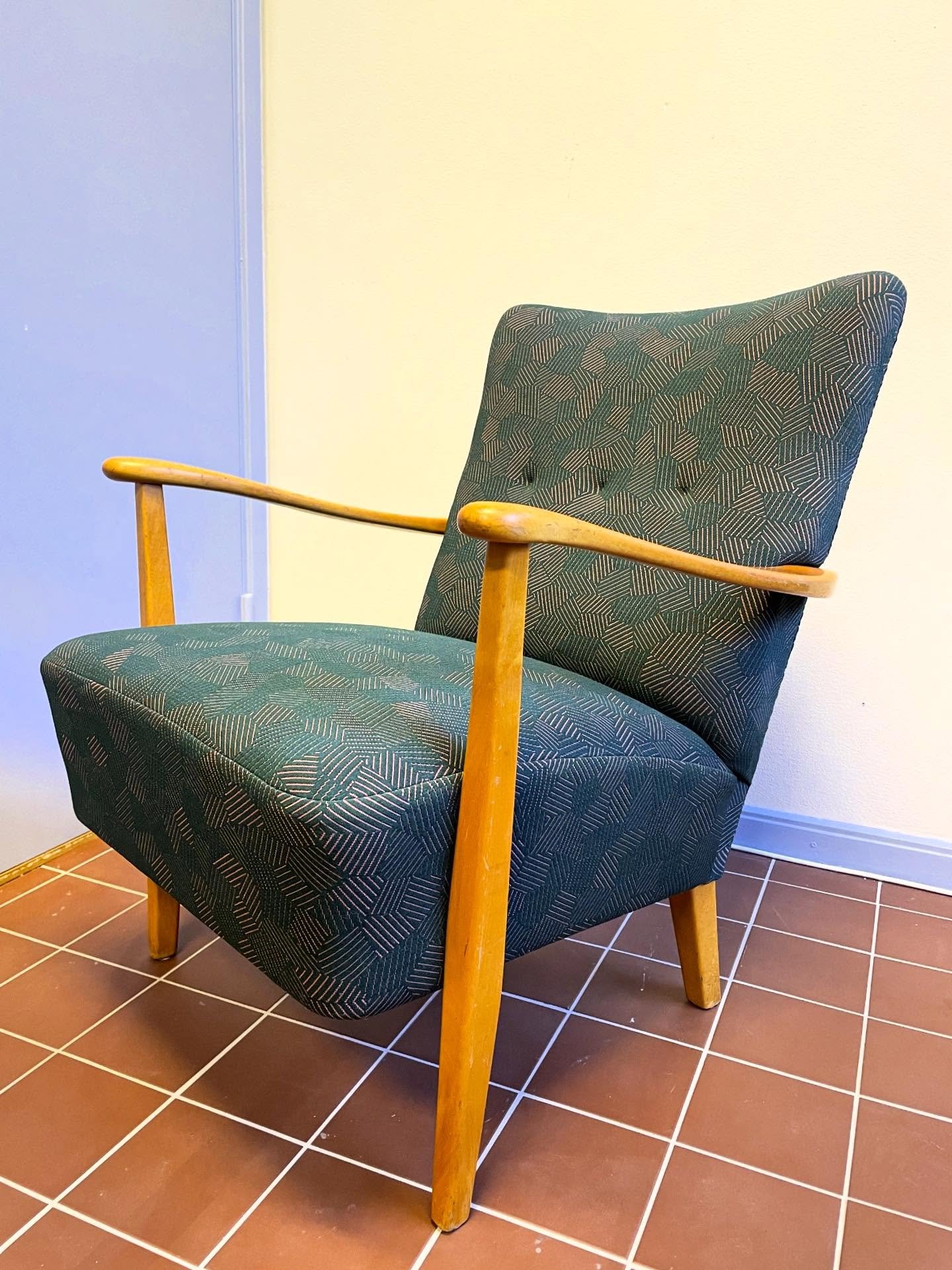 Dux modell Dixi renoverad och omkl&auml;dd i Febriks Razzle Dazzle i oemotst&aring;ndlig f&auml;rgkombo🫜