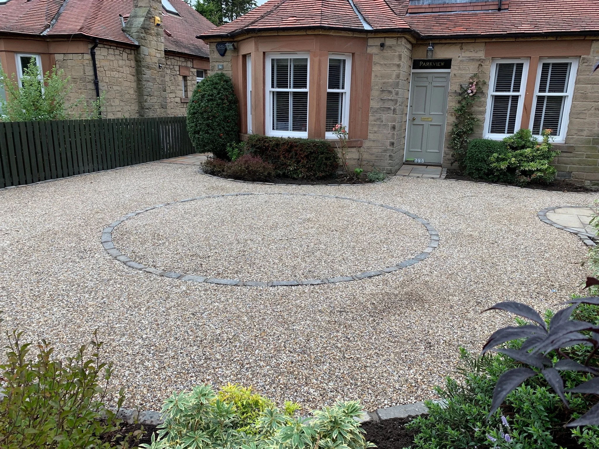 Why We Don’t Install Resin Bound Driveways in Edinburgh: