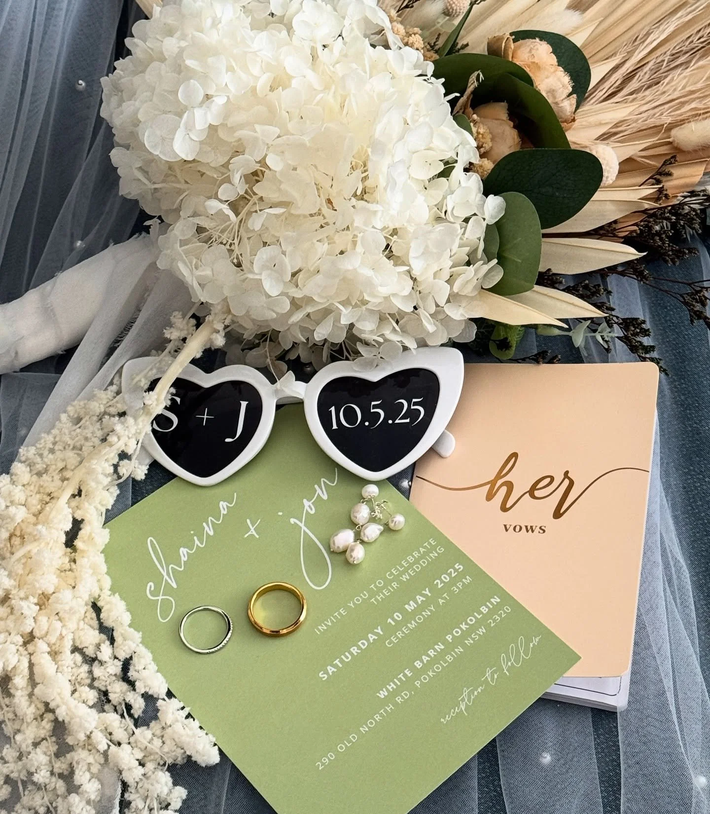 Dreamy details 💭✨ 
PSA to future brides 📣 Keep one of your invitations for your wedding day! Its the perfect addition to your flat lay photo 🫶