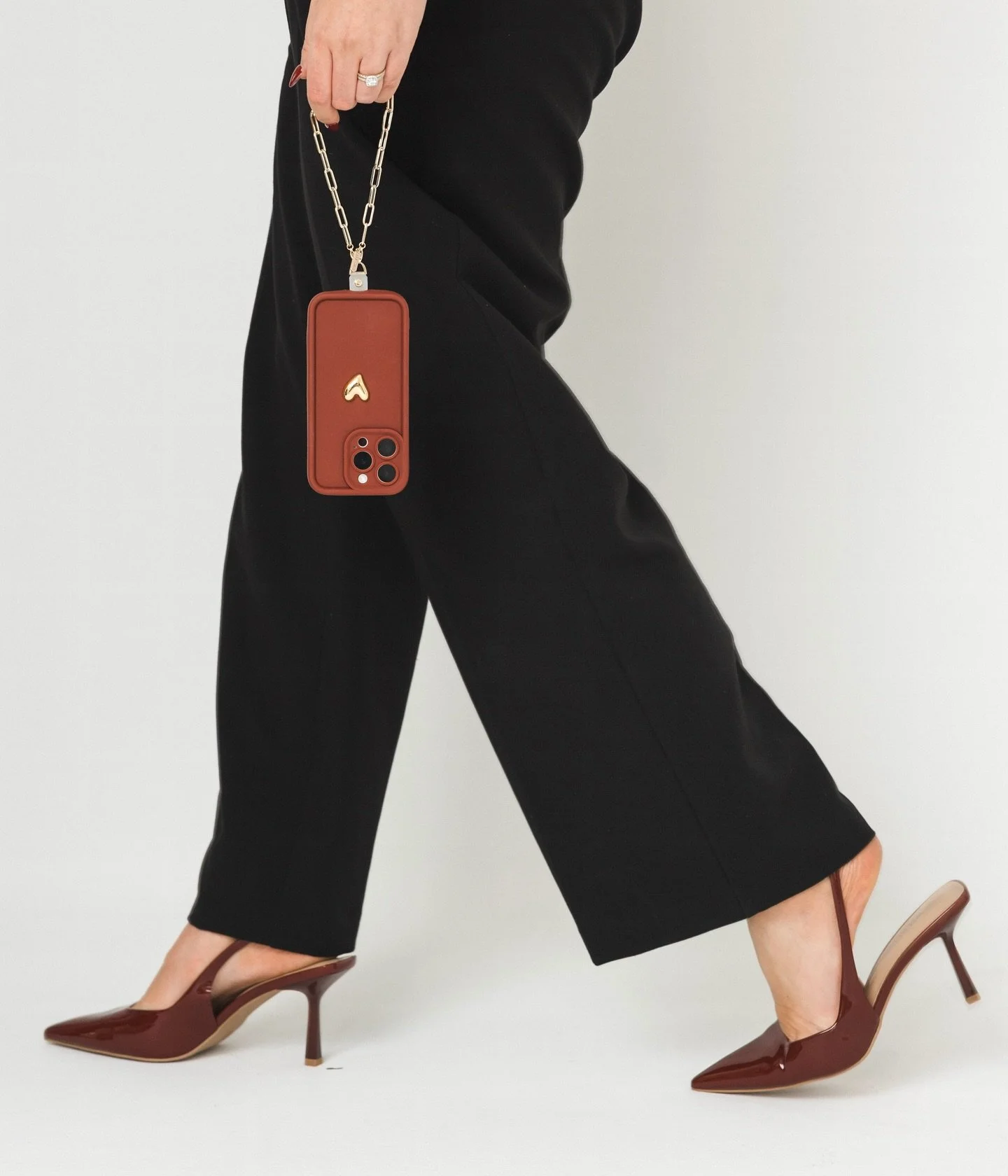 Walking straight into a new era.
She’s elevated, intentional, and just getting started.
Tonight, it all begins! ✨