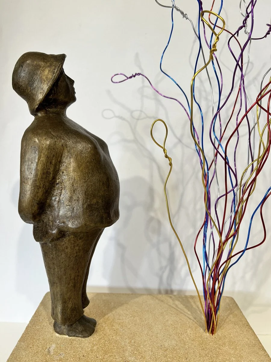 HMM, BUT IS IT ART?

This sculpture reflects the many times we have all stood before an art work and puzzled over its meaning, context and what exactly is art.