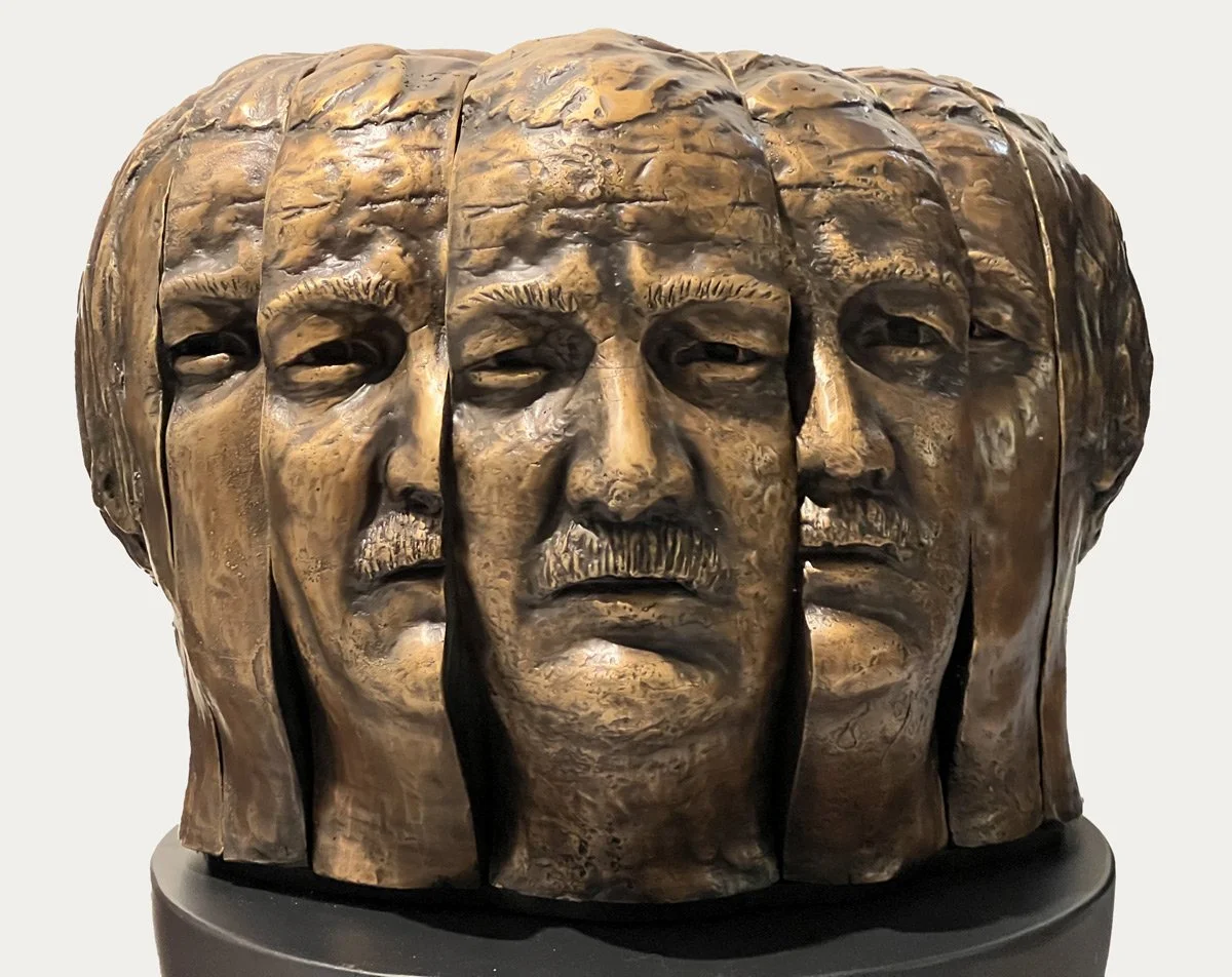 SEGMENTED HEAD

Segmented head reflects on the different
personalities and rolls each of us shows 
when required in today’s society.