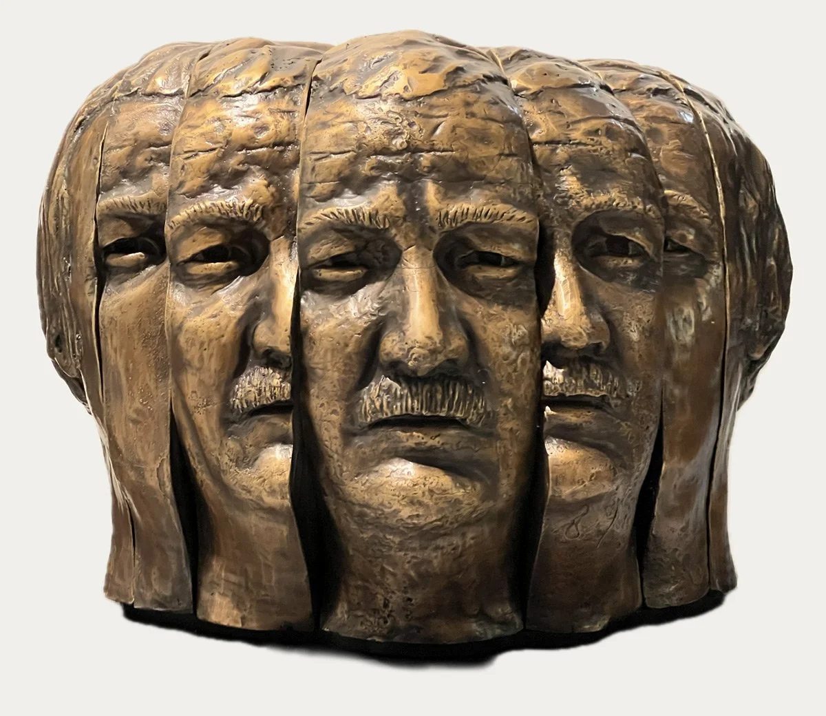 SEGMENTED HEAD

Segmented head reflects on the different
personalities and rolls each of us shows 
when required in today’s society.