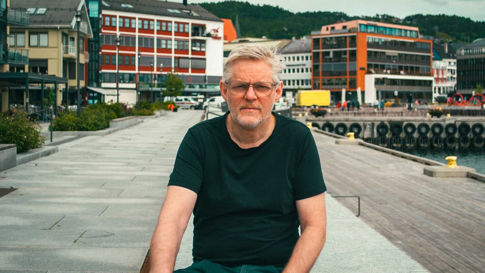 Den triste, grå, døde byen ved havet? NOT!