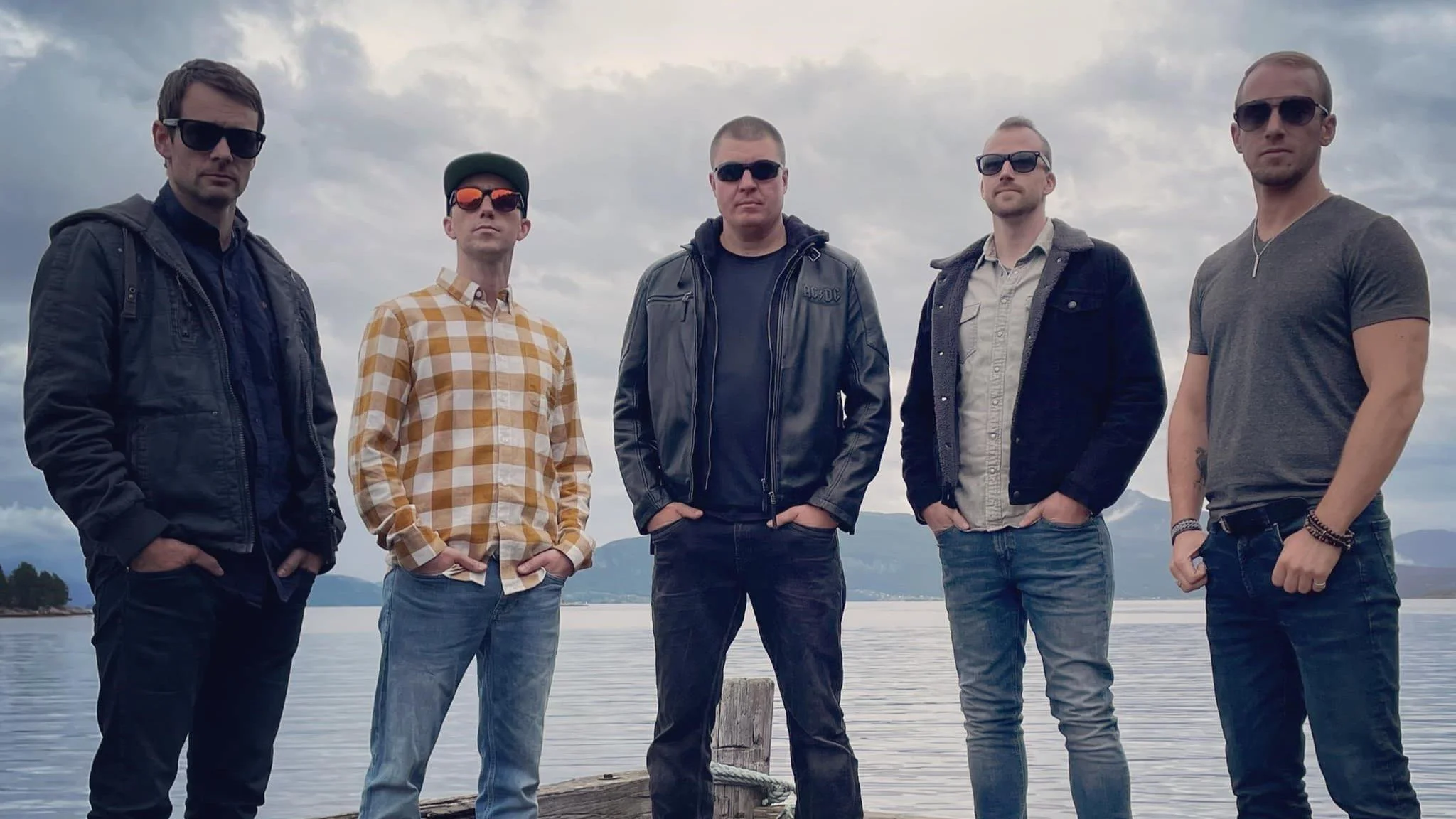 Døde menn// Brygga Molde 