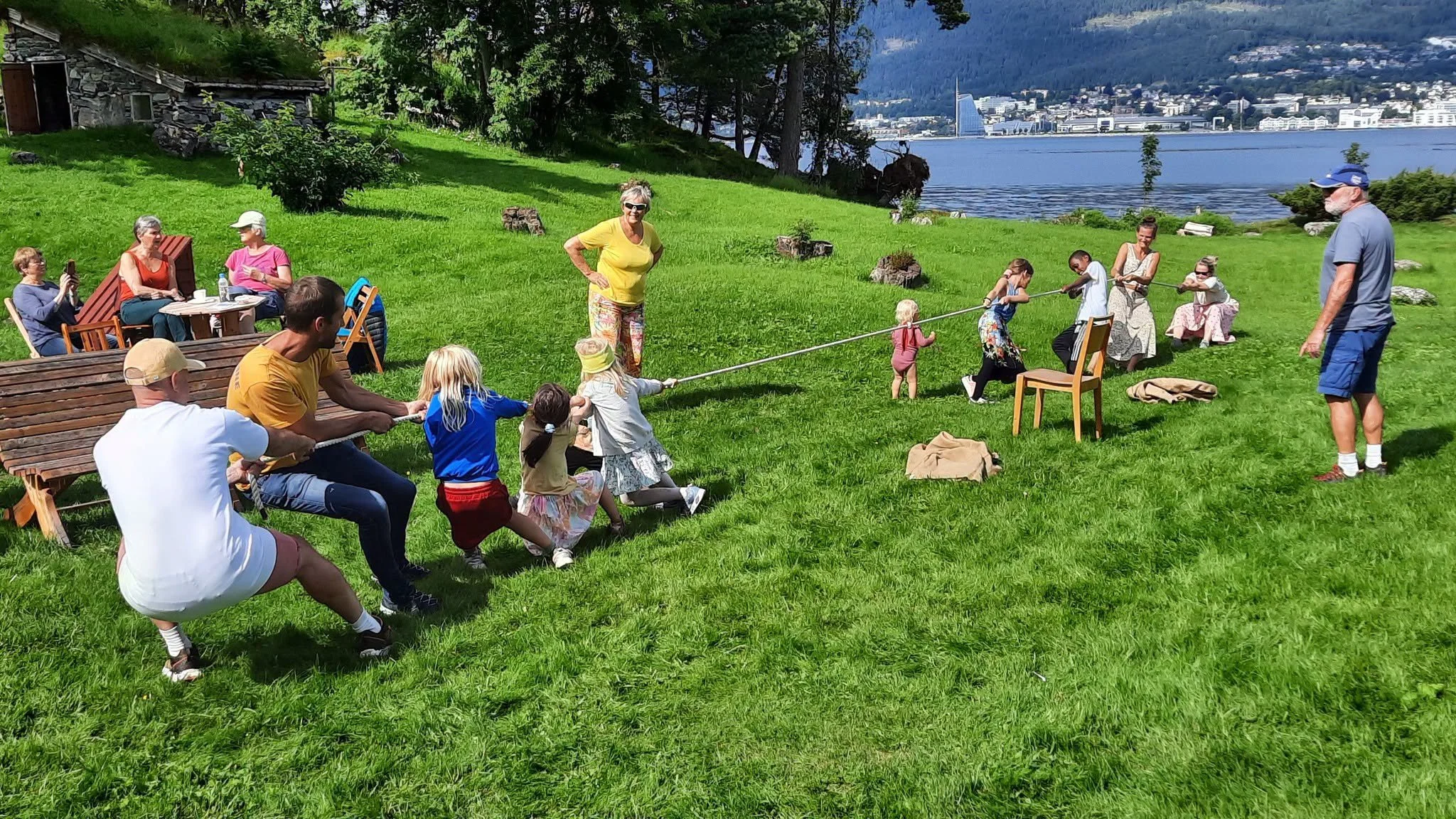 Barneleker på Hjertøya
