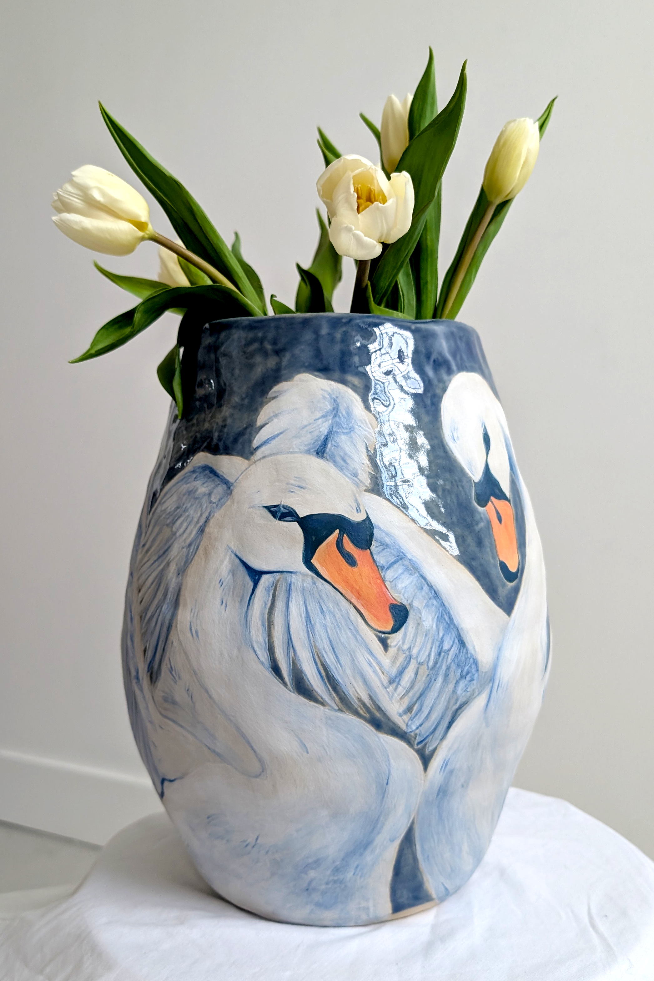 swan vase flowers 5 edited.png