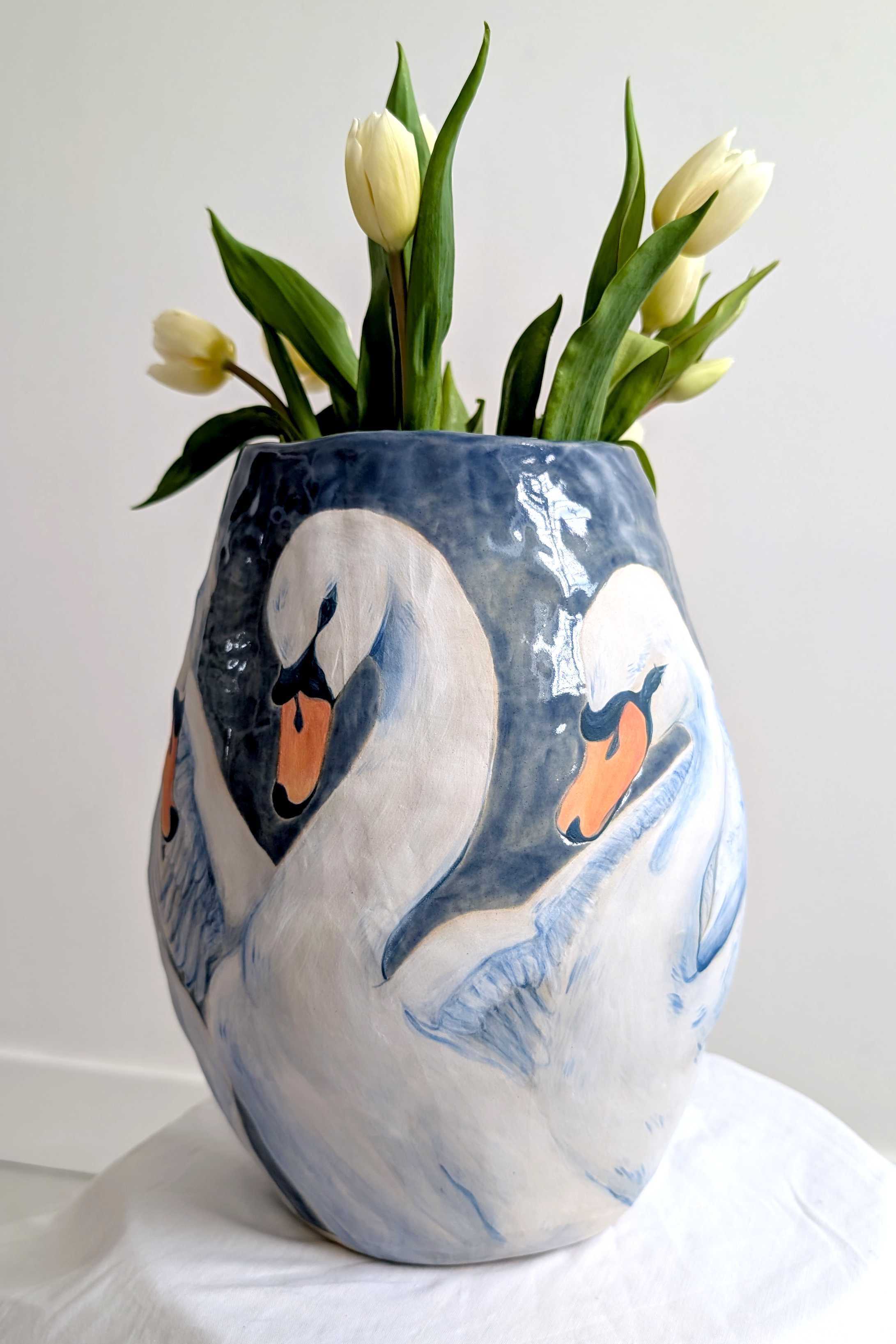 swan vase flowers 1 edited.png