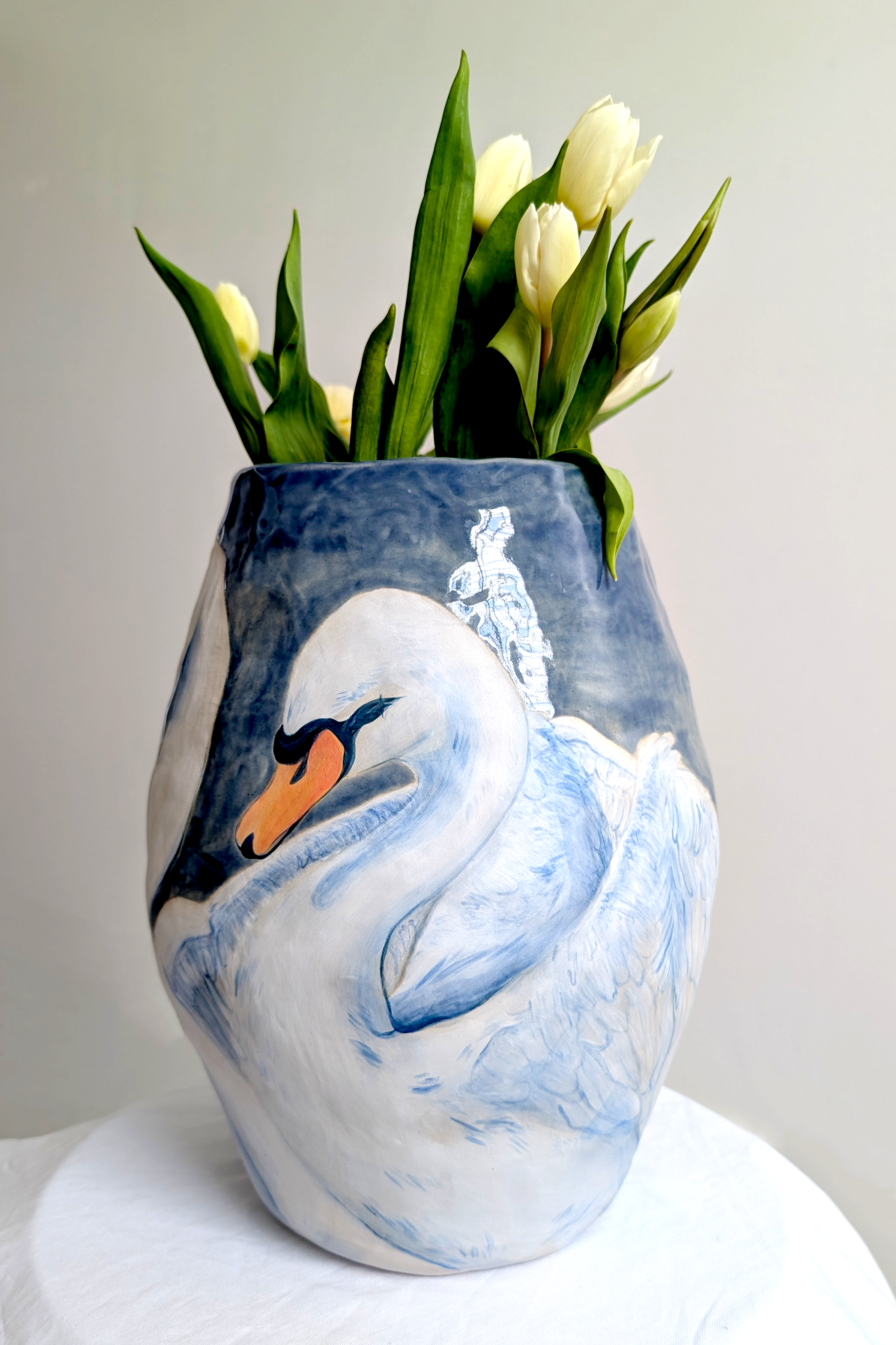 swan vase flowers 8 edited.png