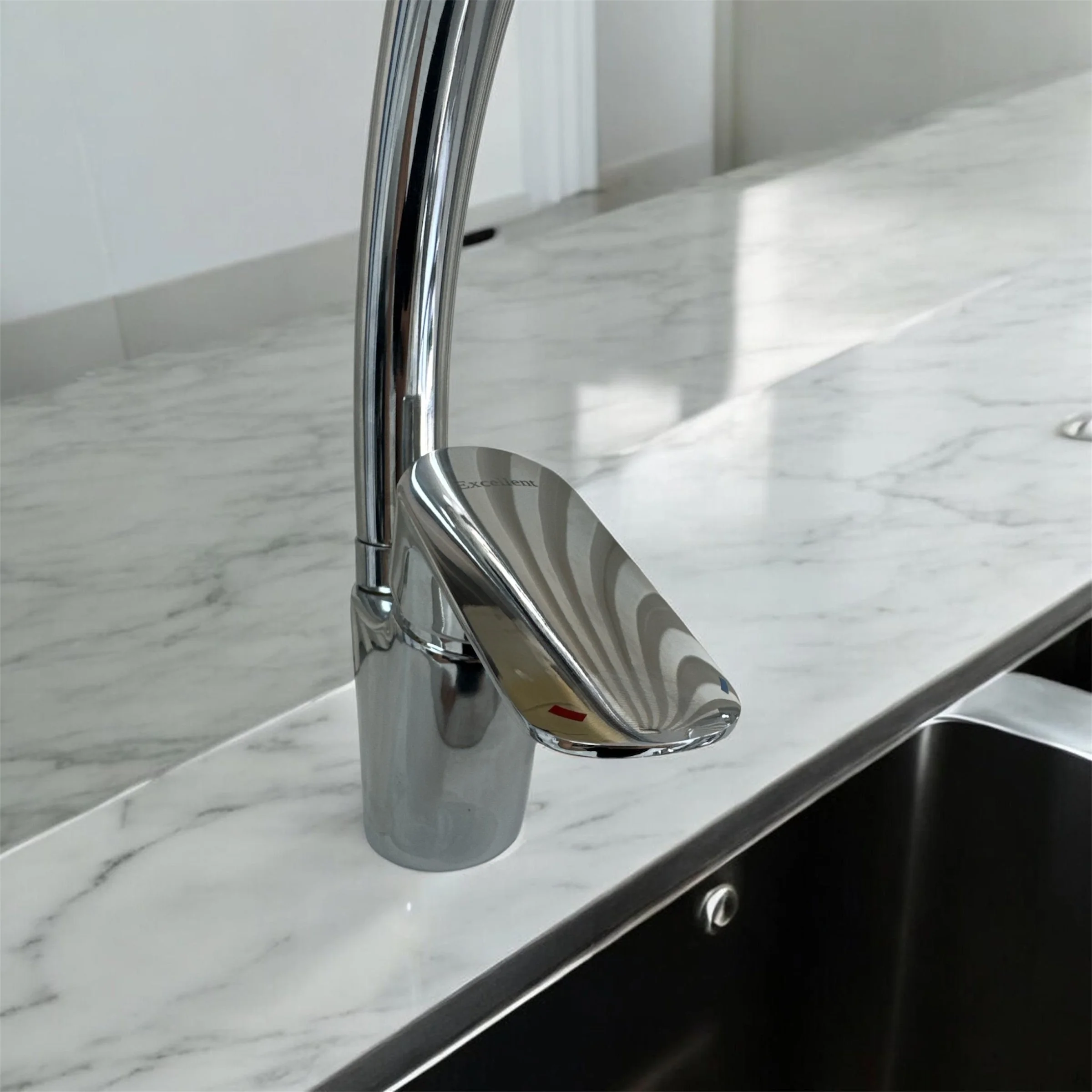 Excellent Kitchen Sink Faucet Mixer Deck Mounted Chrome Closeup.jpeg