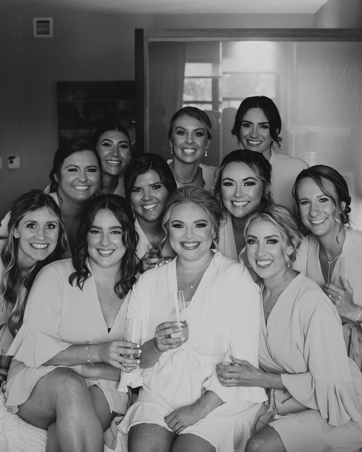Emily&rsquo;s Wedding Day 🤍🪩

Hair by: @michelledoc83 + @dominiquehair 
Makeup by: @fnd.beauty 
Photo by: @laurabriggsphoto