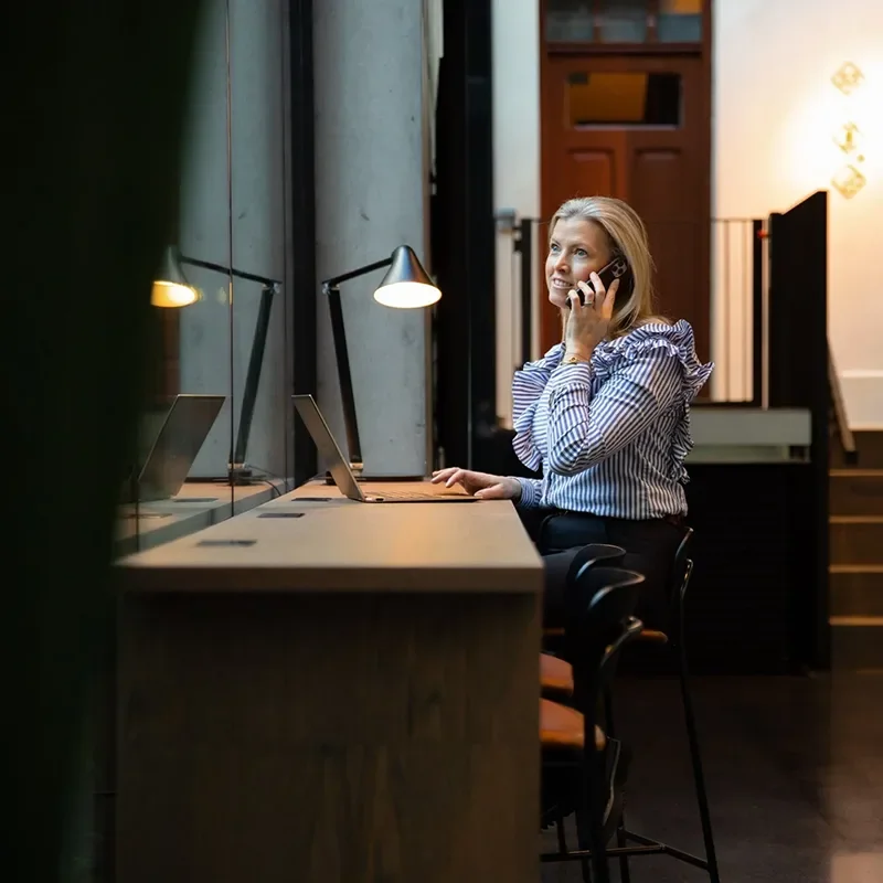 Cantor - lady on a telephone call