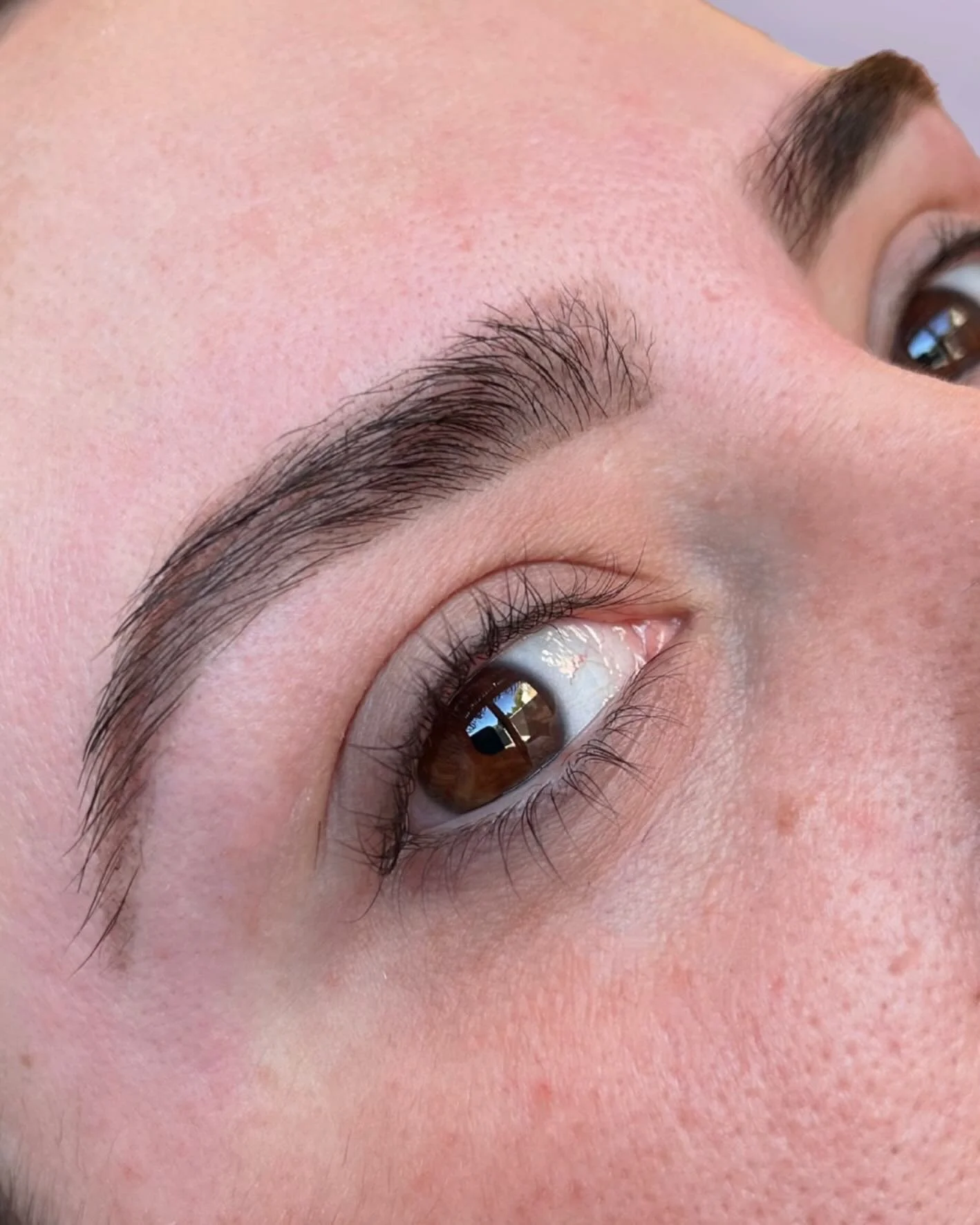 Who loves a bold, fluffy brow? 🙋🏻&zwj;♀️🙋🏼&zwj;♀️

There&rsquo;s still a few spots left to get in with us before Memorial Day Weekend starts - but hurry, because they&rsquo;re filling up fast! Head to the booking link in our bio to snag an appoin