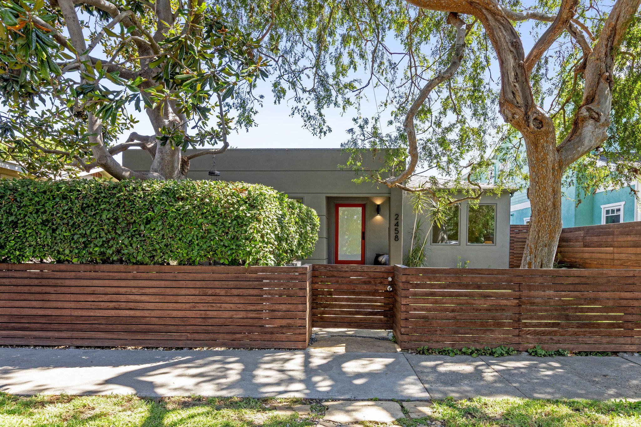 2458WalnutAve-02.JPG