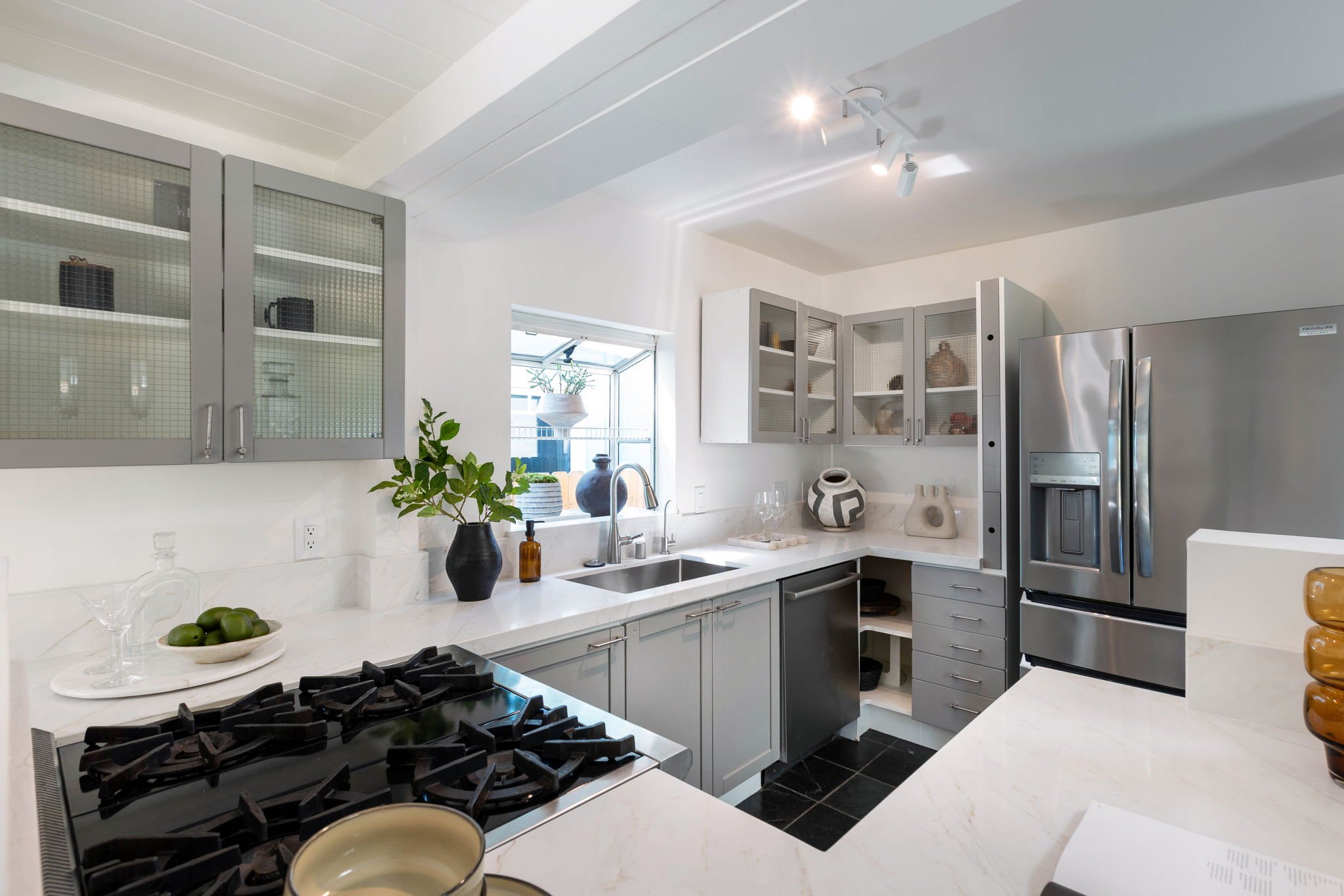 2458WalnutAve-11.JPG