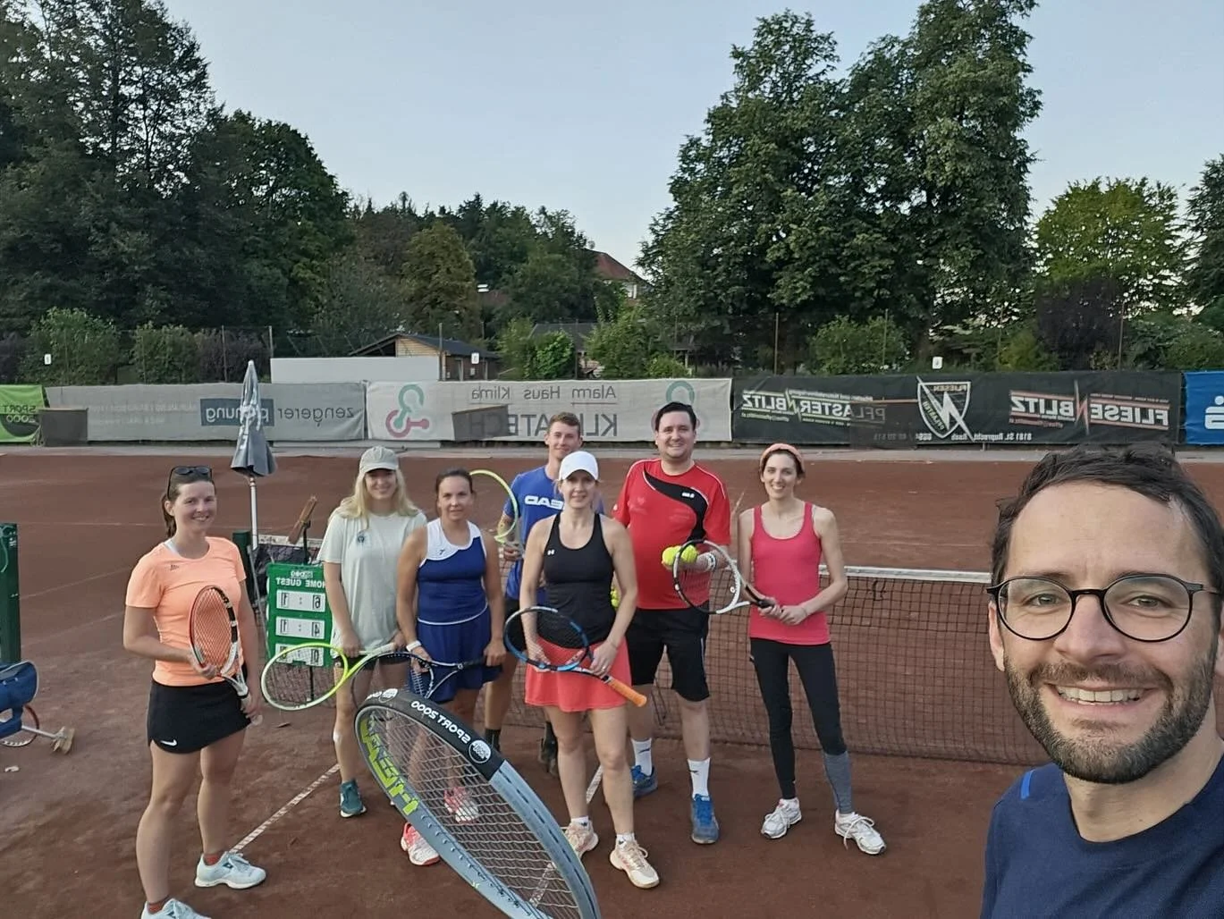 Die zweite Tennisstunde 💪🏼🎾

Die perfekt Abwechslung zum Arbeitsalltag! 👟

#TRIMAS #teamTRIMAS #steuerberatung #kanzlei #bezirkweiz #arbeitsalltag #tennis #sport #ausgleich #bewegung
