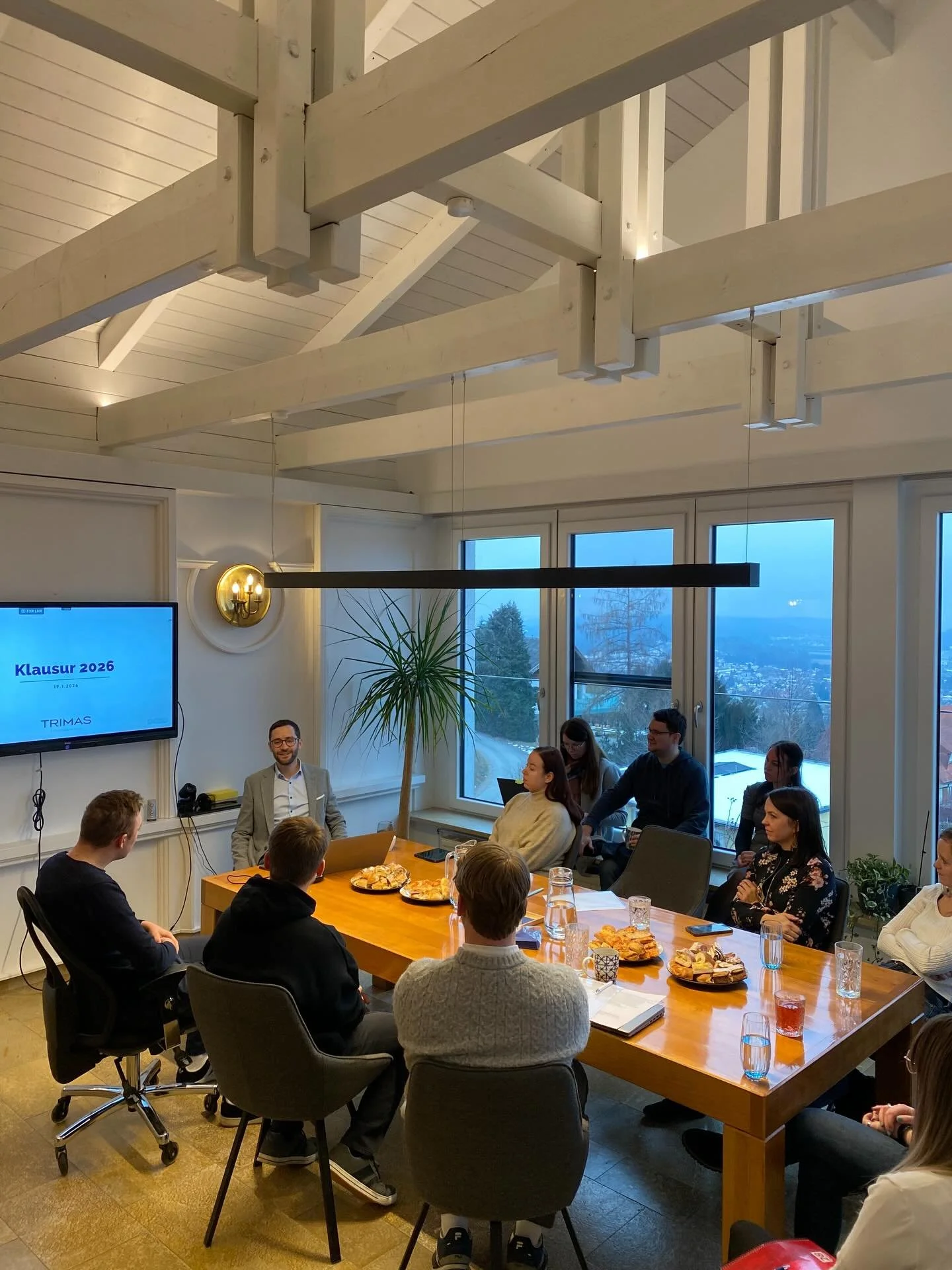 Im Rahmen unserer internen Klausur haben wir gemeinsam auf 2025 zur&uuml;ckgeblickt und neue Impulse rund um KI erhalten. 💻💪🏼
 
#InterneKlausur #K&uuml;nstlicheIntelligenz #TRIMAS