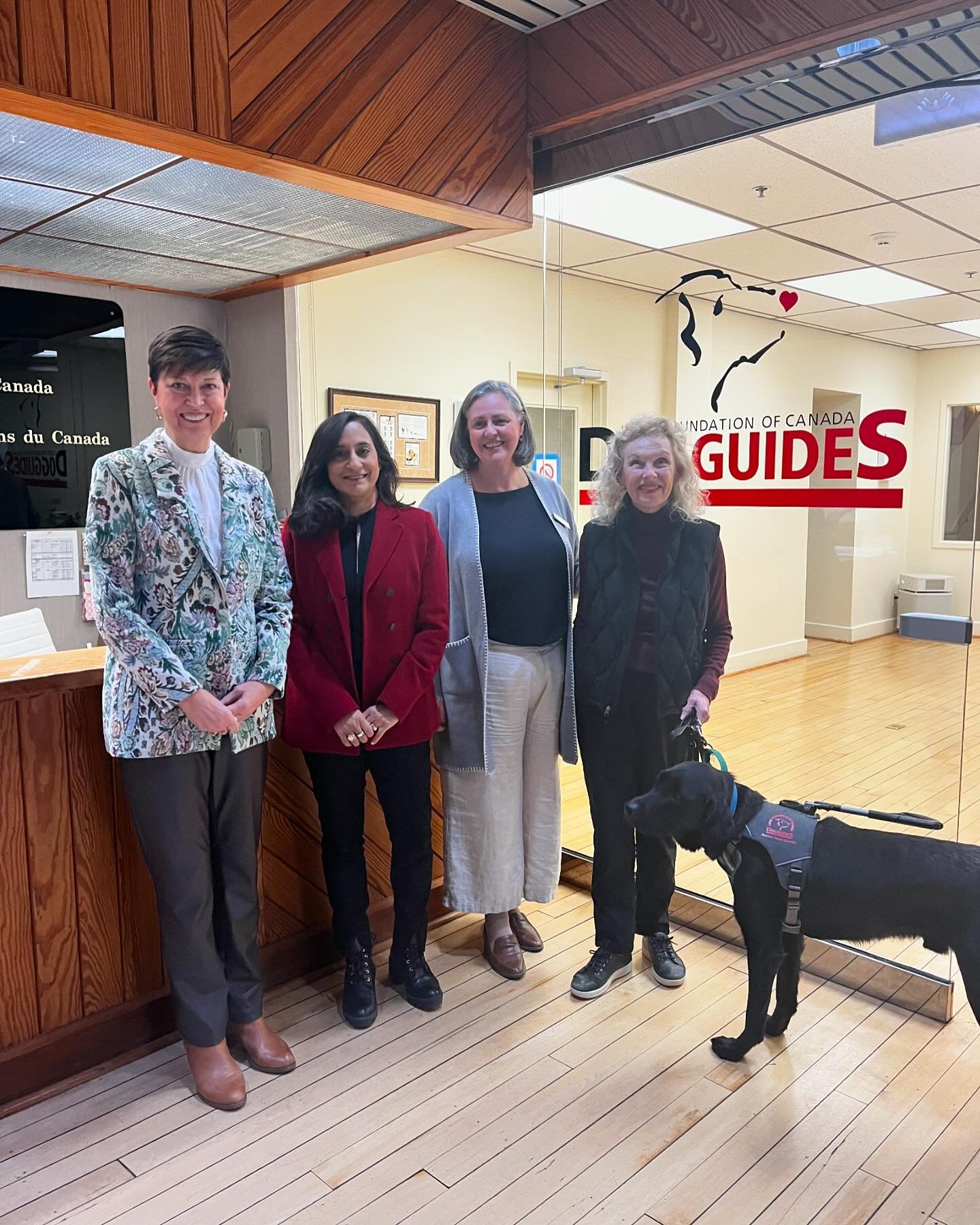 Our government is committed to eliminating accessibility barriers and building a more inclusive #Canada.

Yesterday, I visited @lfcdogguides to announce a $1.3M federal investment to support the development of a new national guide and assistance dog 
